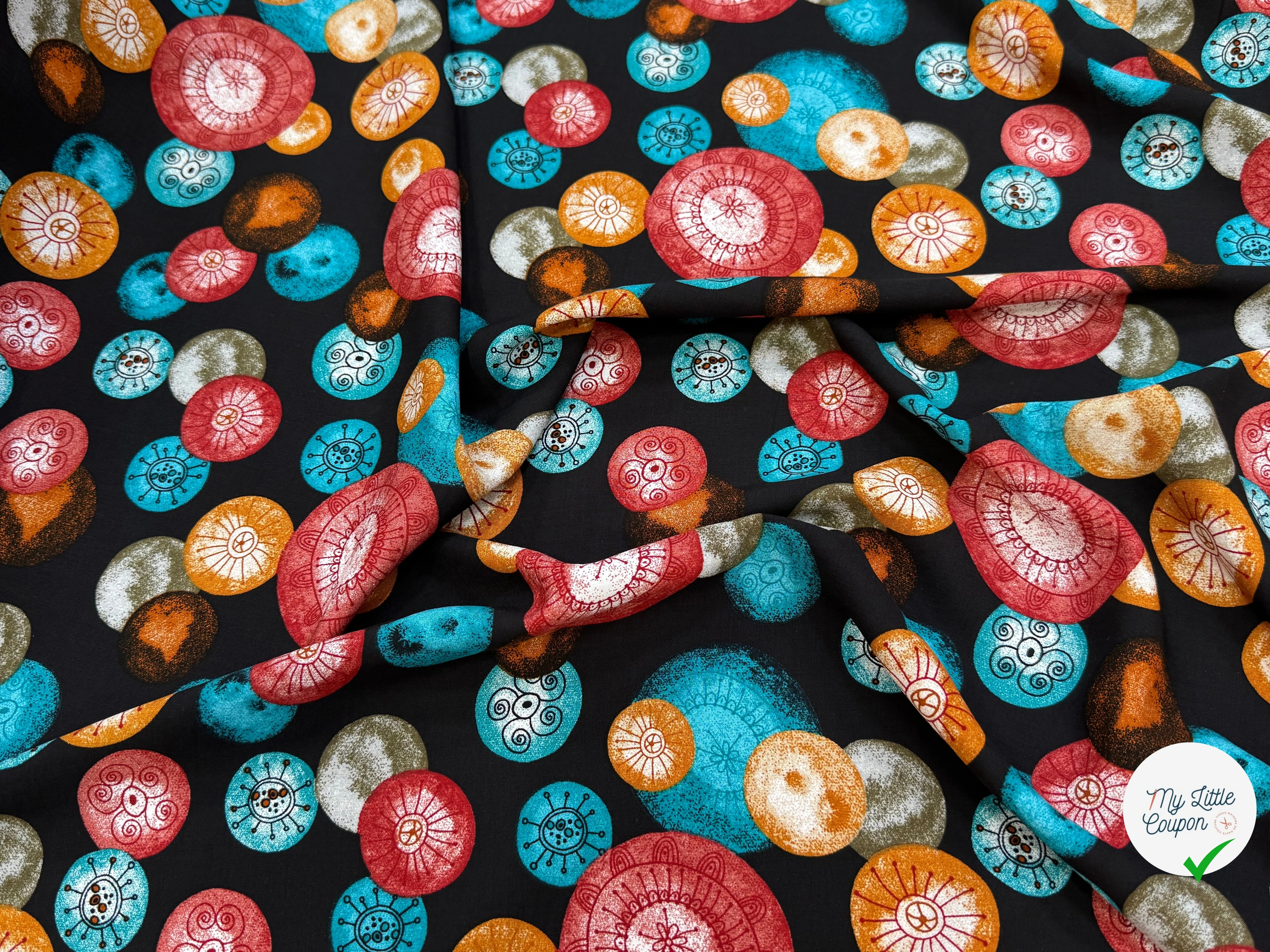 TISSU 100% VISCOSE IMPRIMÉ FOND NOIR MOTIFS CIRCULAIRES - My Little Coupon