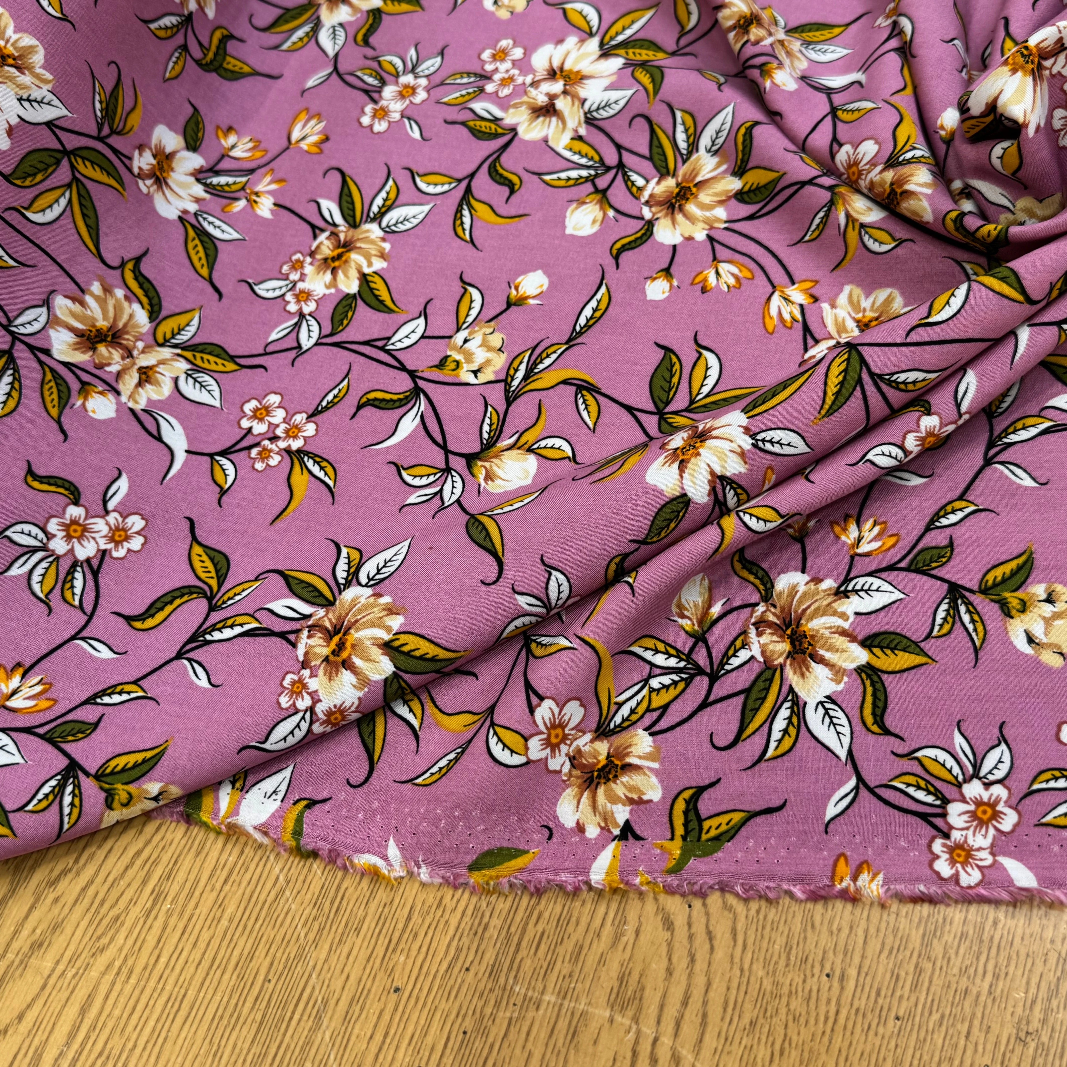 TISSU 100% VISCOSE IMPRIMÉ FOND VIEUX ROSE - My Little Coupon