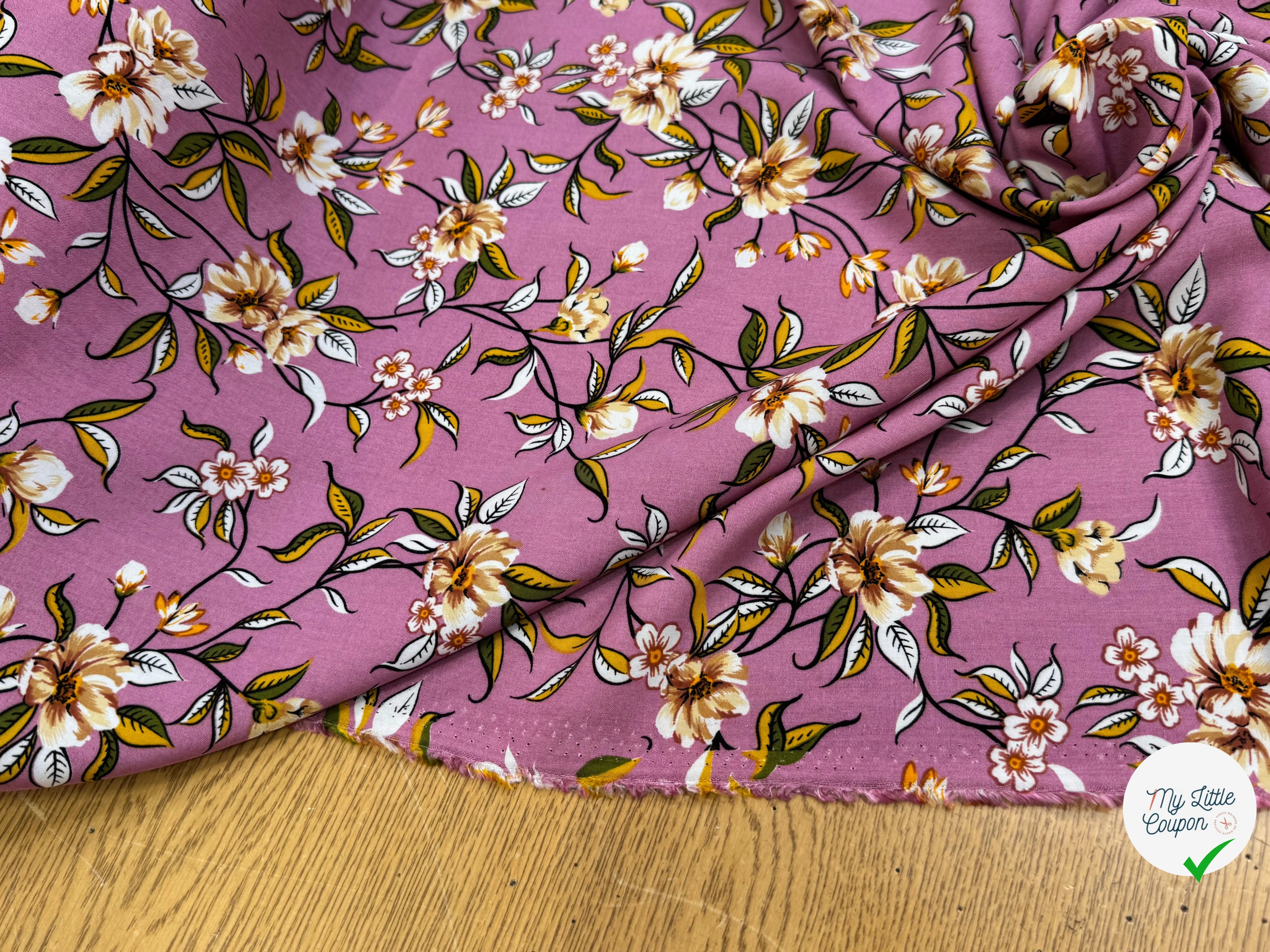 TISSU 100% VISCOSE IMPRIMÉ FOND VIEUX ROSE - My Little Coupon