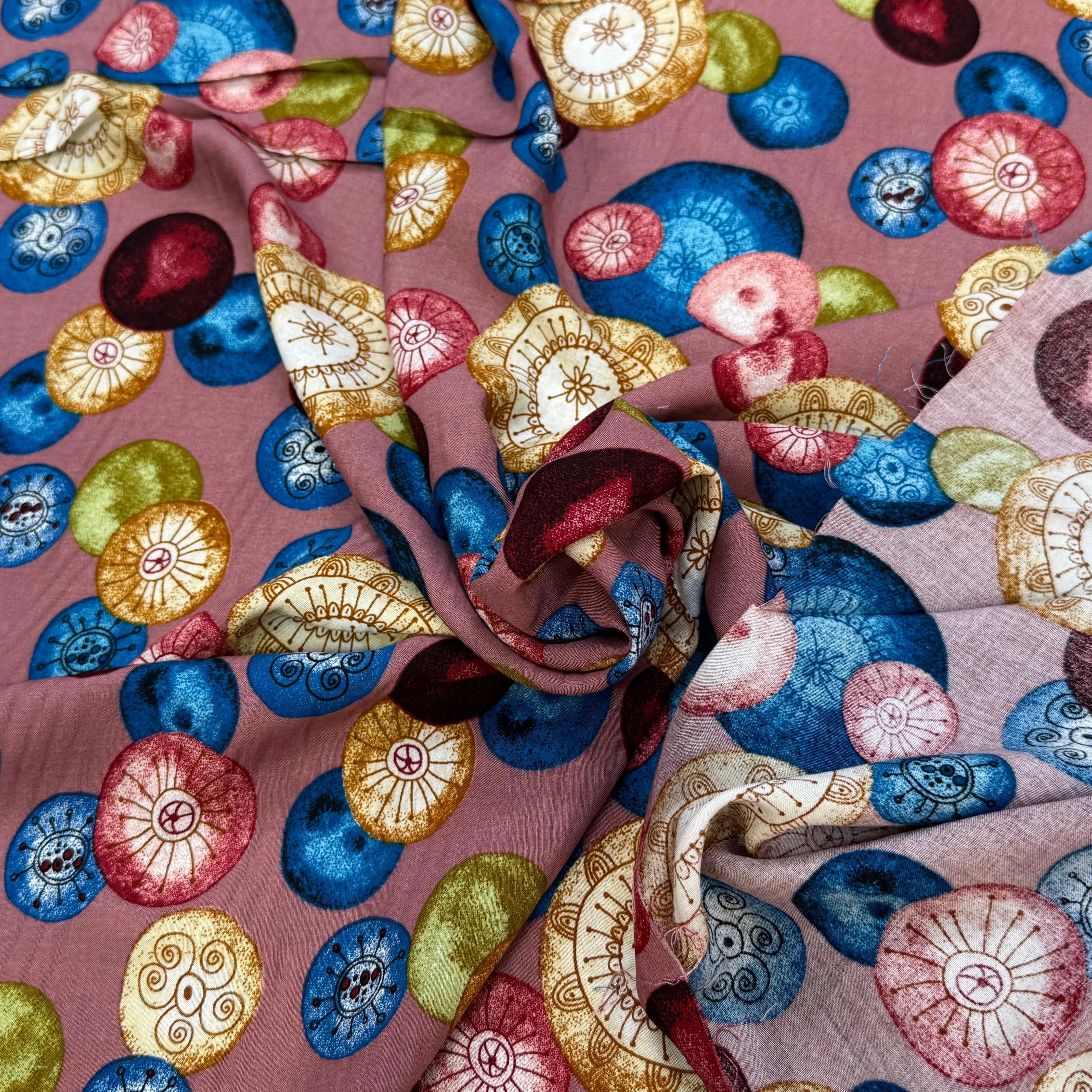 TISSU 100% VISCOSE IMPRIMÉ FOND VIEUX ROSE MOTIFS CIRCULAIRES - My Little Coupon