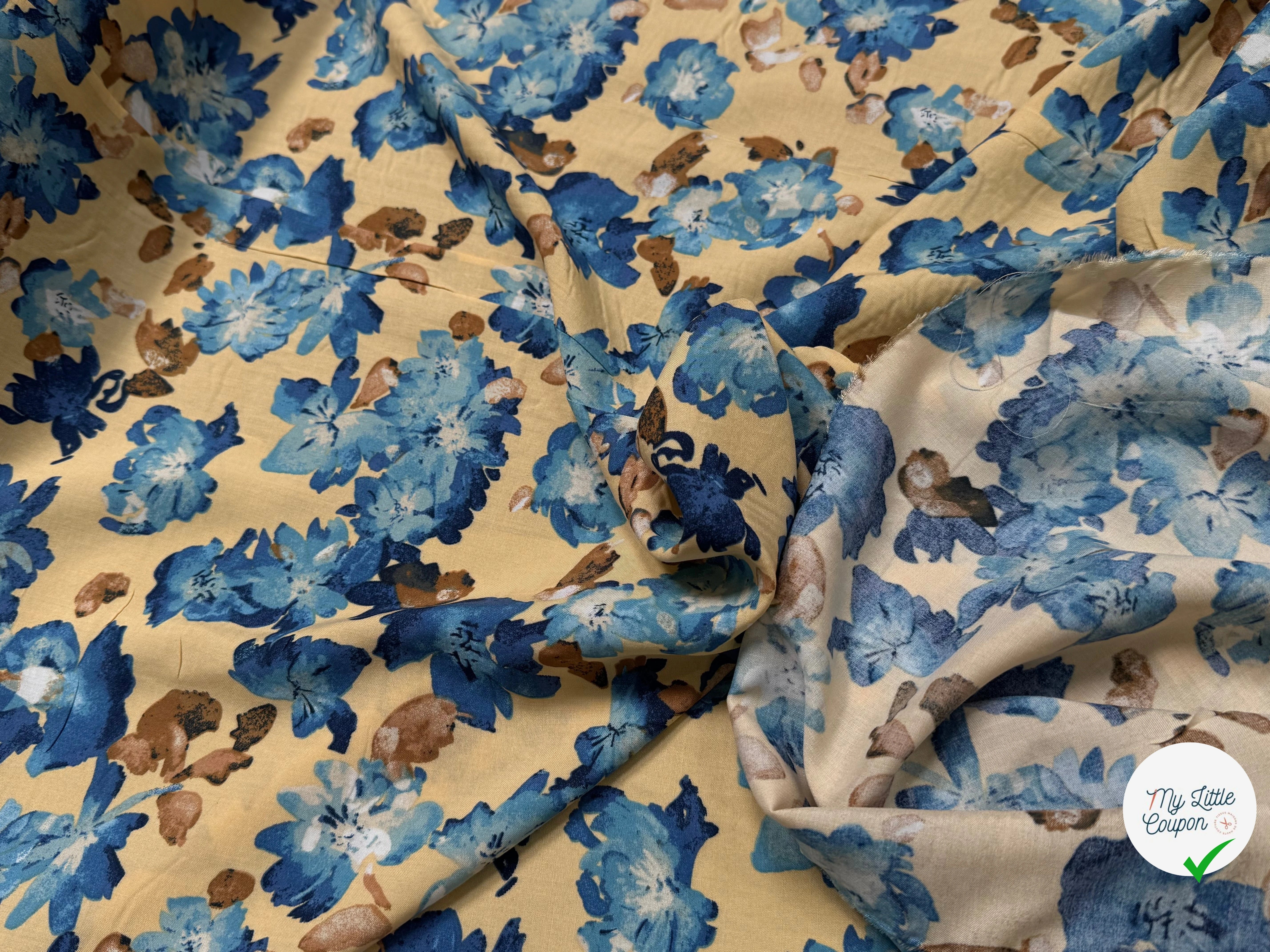 TISSU 100% VISCOSE IMPRIMÉ GROSSES BASES DE FLEURS FOND CAMEL - My Little Coupon