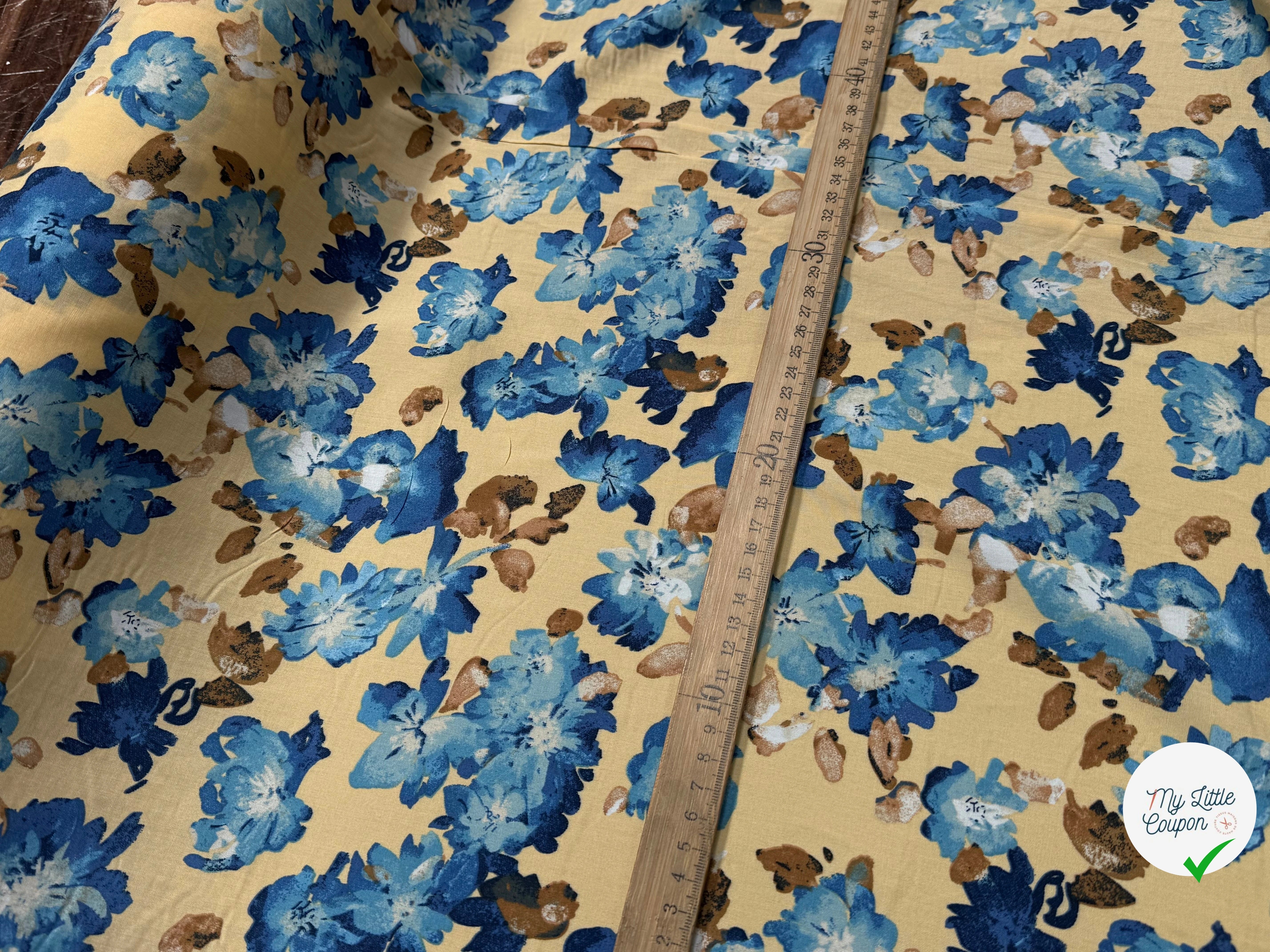 TISSU 100% VISCOSE IMPRIMÉ GROSSES BASES DE FLEURS FOND CAMEL - My Little Coupon