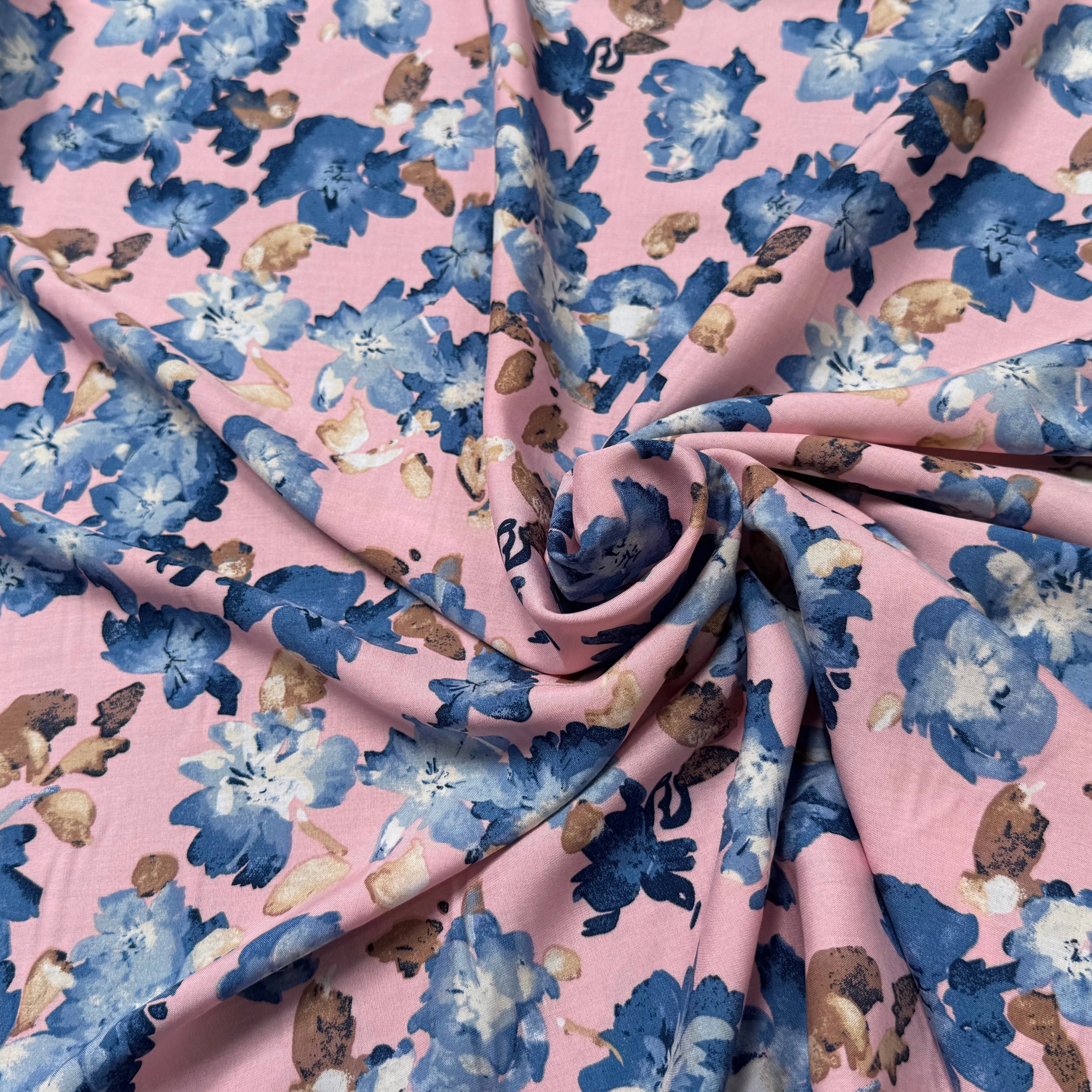 TISSU 100% VISCOSE IMPRIMÉ GROSSES BASES DE FLEURS FOND ROSE - My Little Coupon