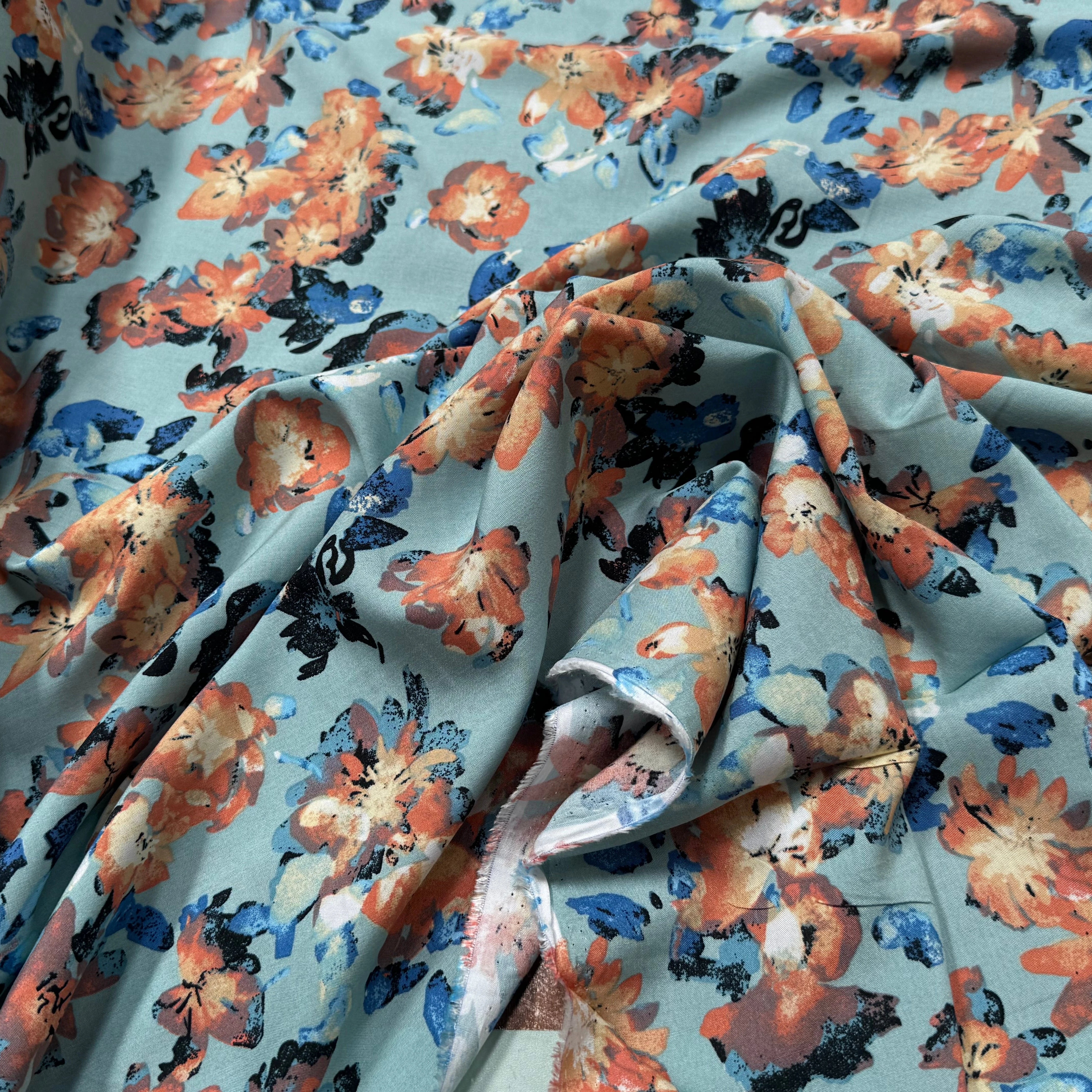 TISSU 100% VISCOSE IMPRIMÉ GROSSES BASES DE FLEURS FOND VERT D'EAU - My Little Coupon
