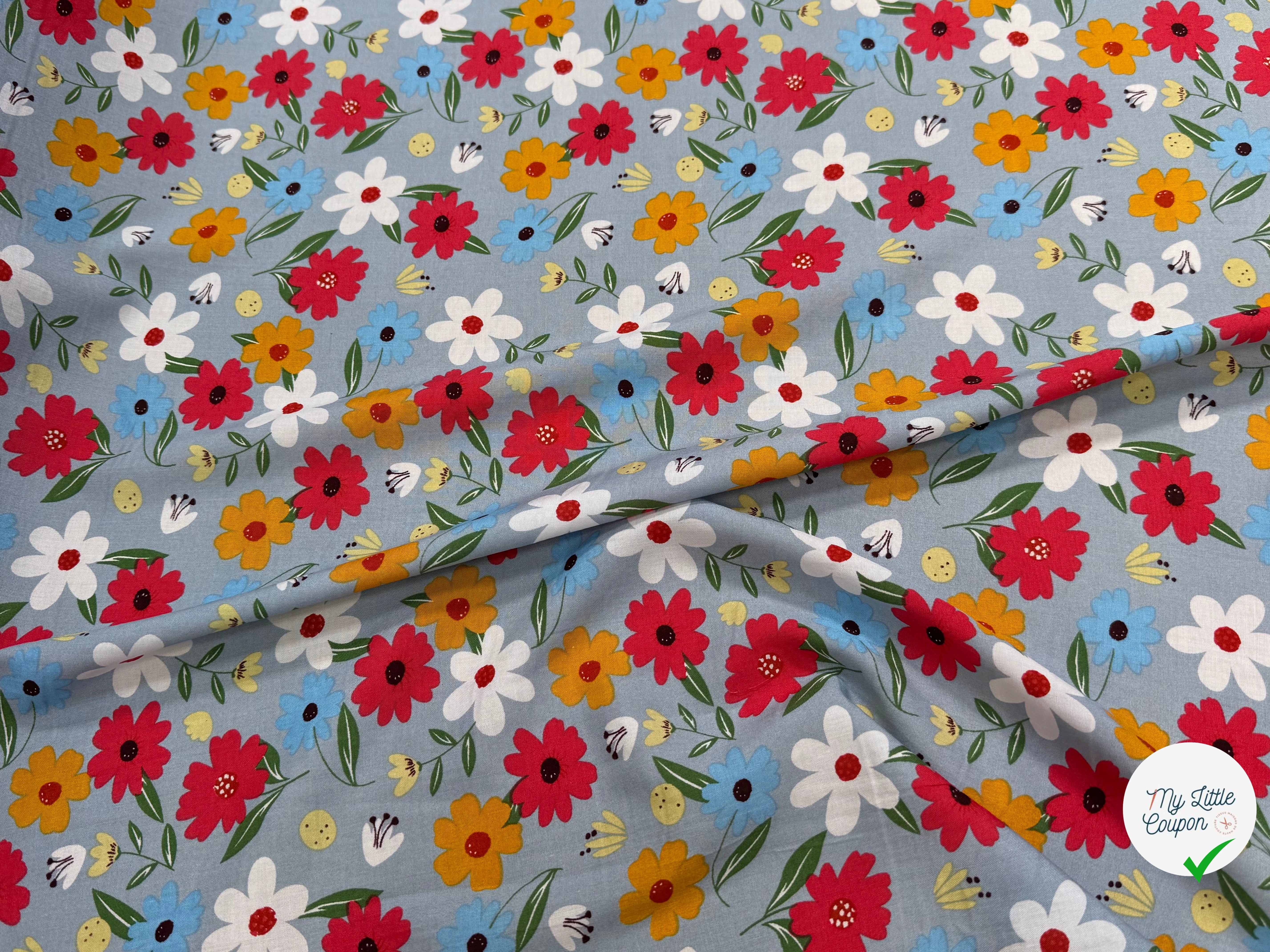 TISSU 100% VISCOSE IMPRIMÉ JOLIES FLEURS FOND GRIS BLEUTÉ - My Little Coupon