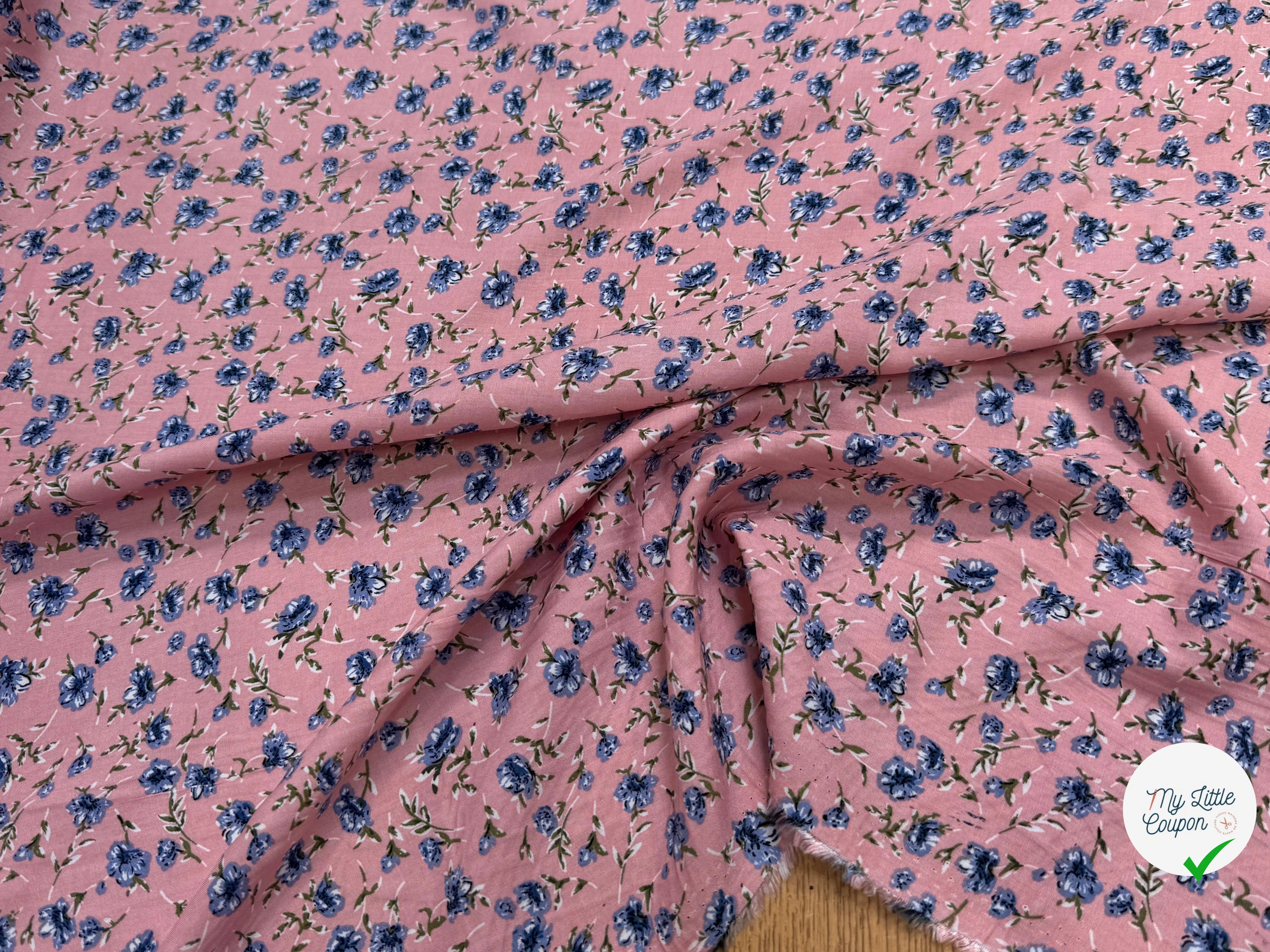 TISSU 100% VISCOSE IMPRIMÉ MINI FLEURS FOND BLEU ROSE - My Little Coupon