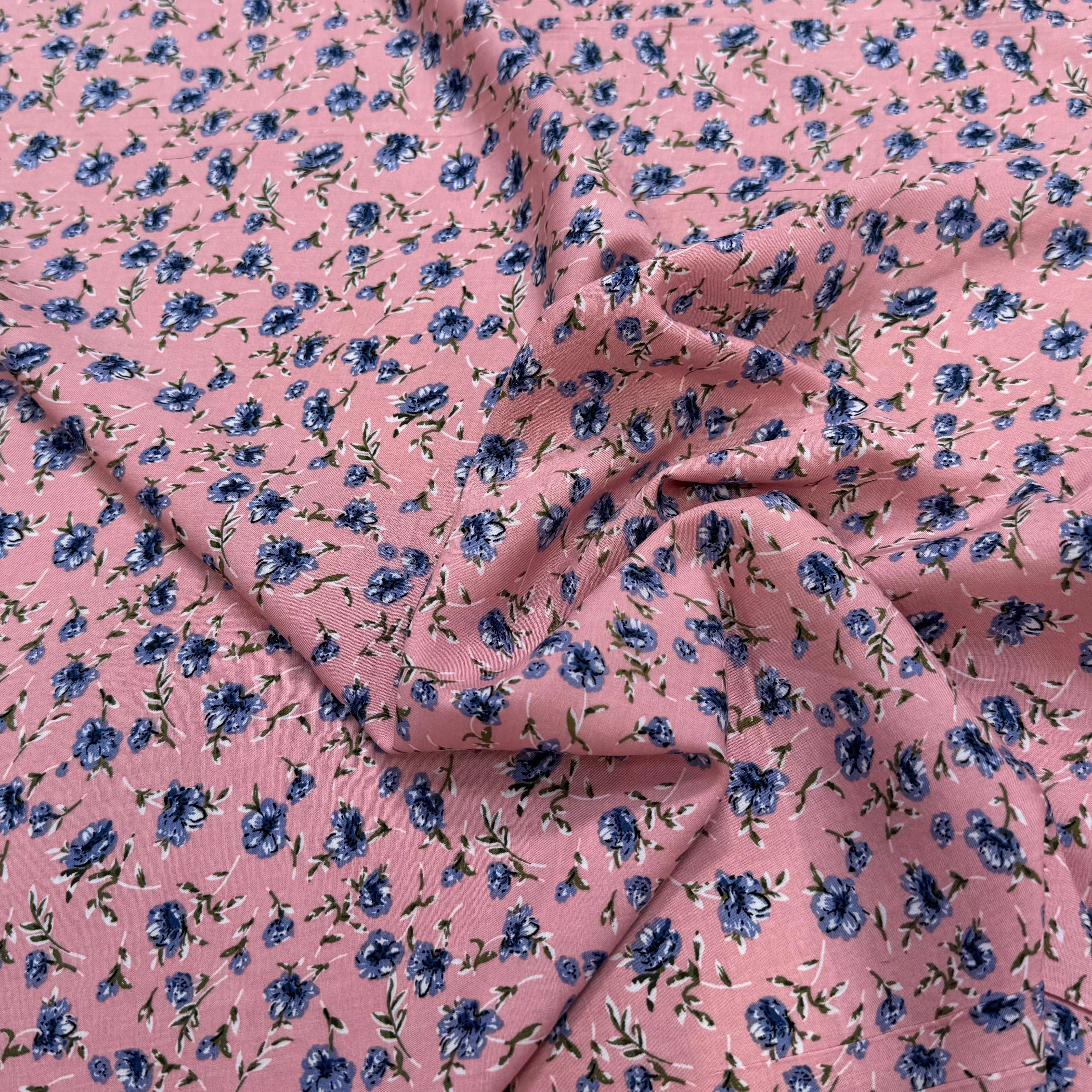 TISSU 100% VISCOSE IMPRIMÉ MINI FLEURS FOND BLEU ROSE - My Little Coupon