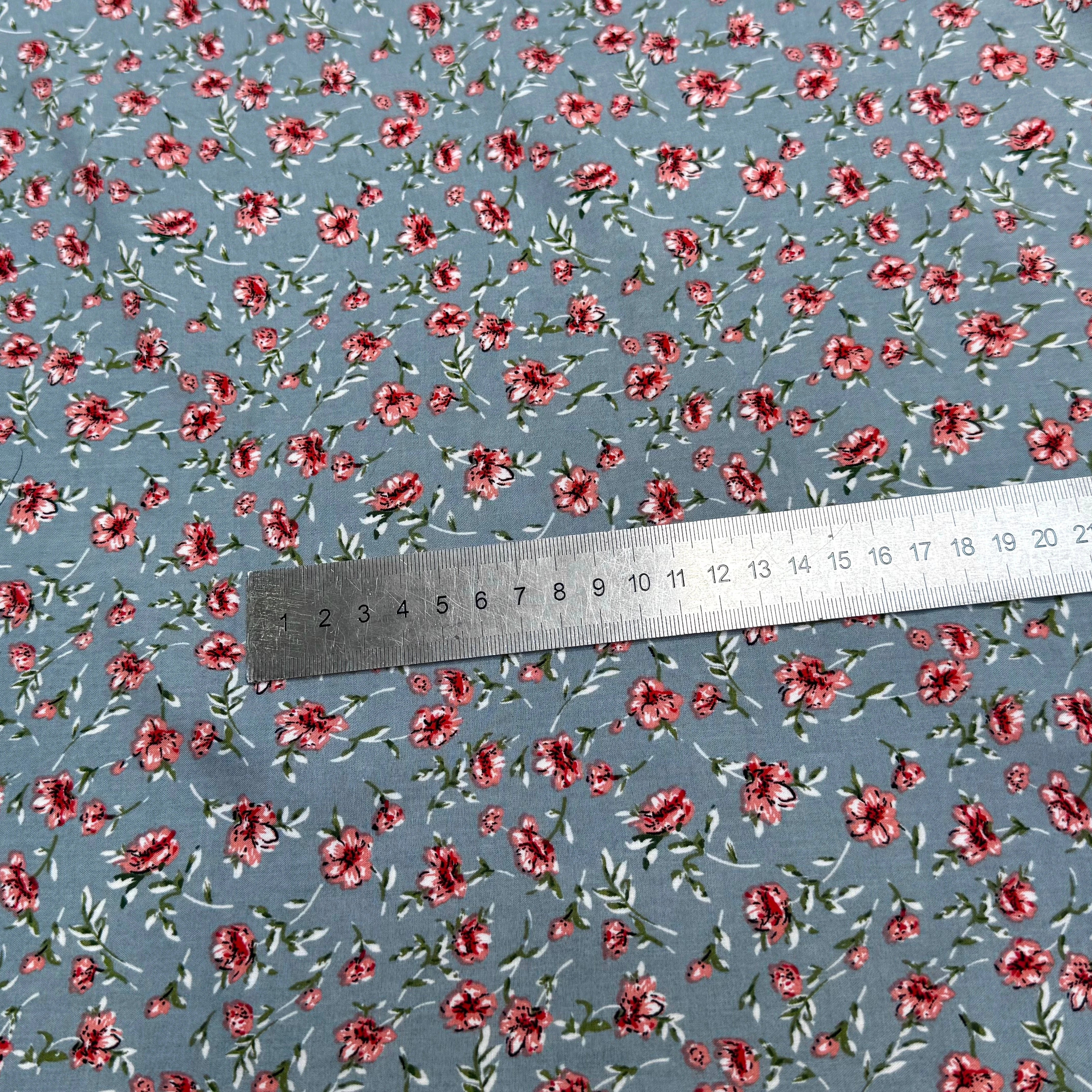 TISSU 100% VISCOSE IMPRIMÉ MINI FLEURS FOND GRIS - My Little Coupon