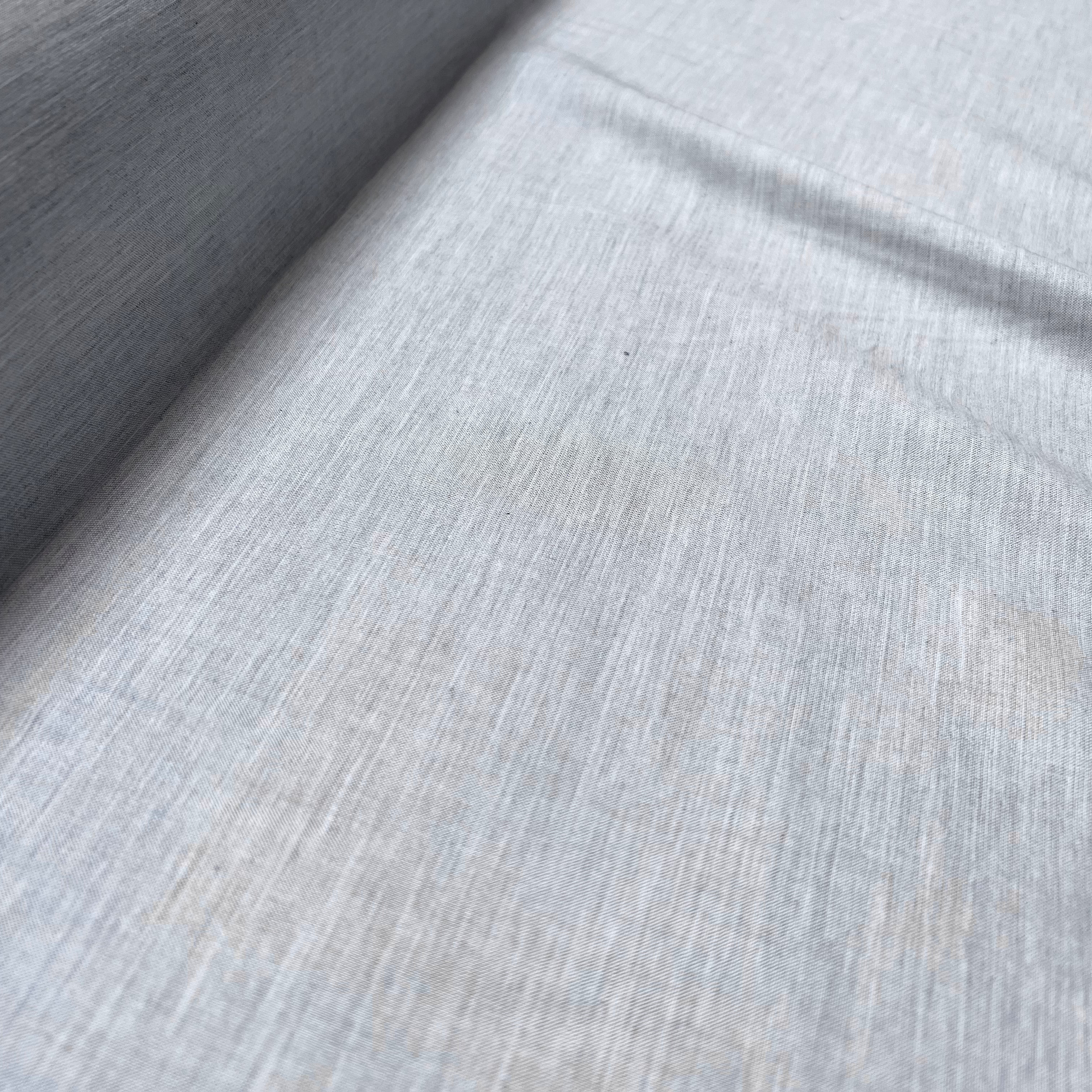 TISSU CHEMISE OXFORD GRIS TRÈS LÉGÈREMENT BLEUTÉ - My Little Coupon