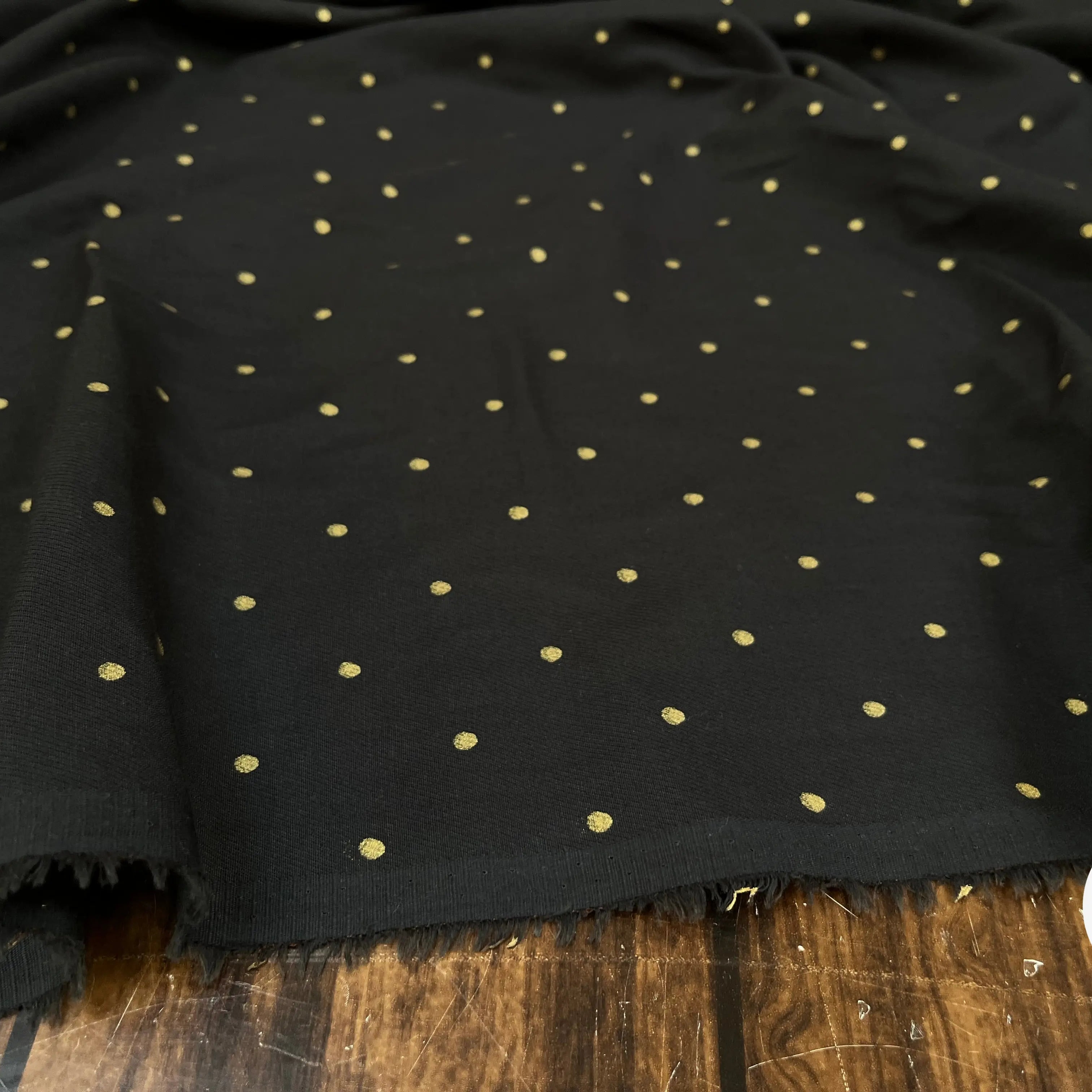 TISSU COTON CHEMISE SERGÉE MOTIF POIS OR SUR NOIR - My Little Coupon