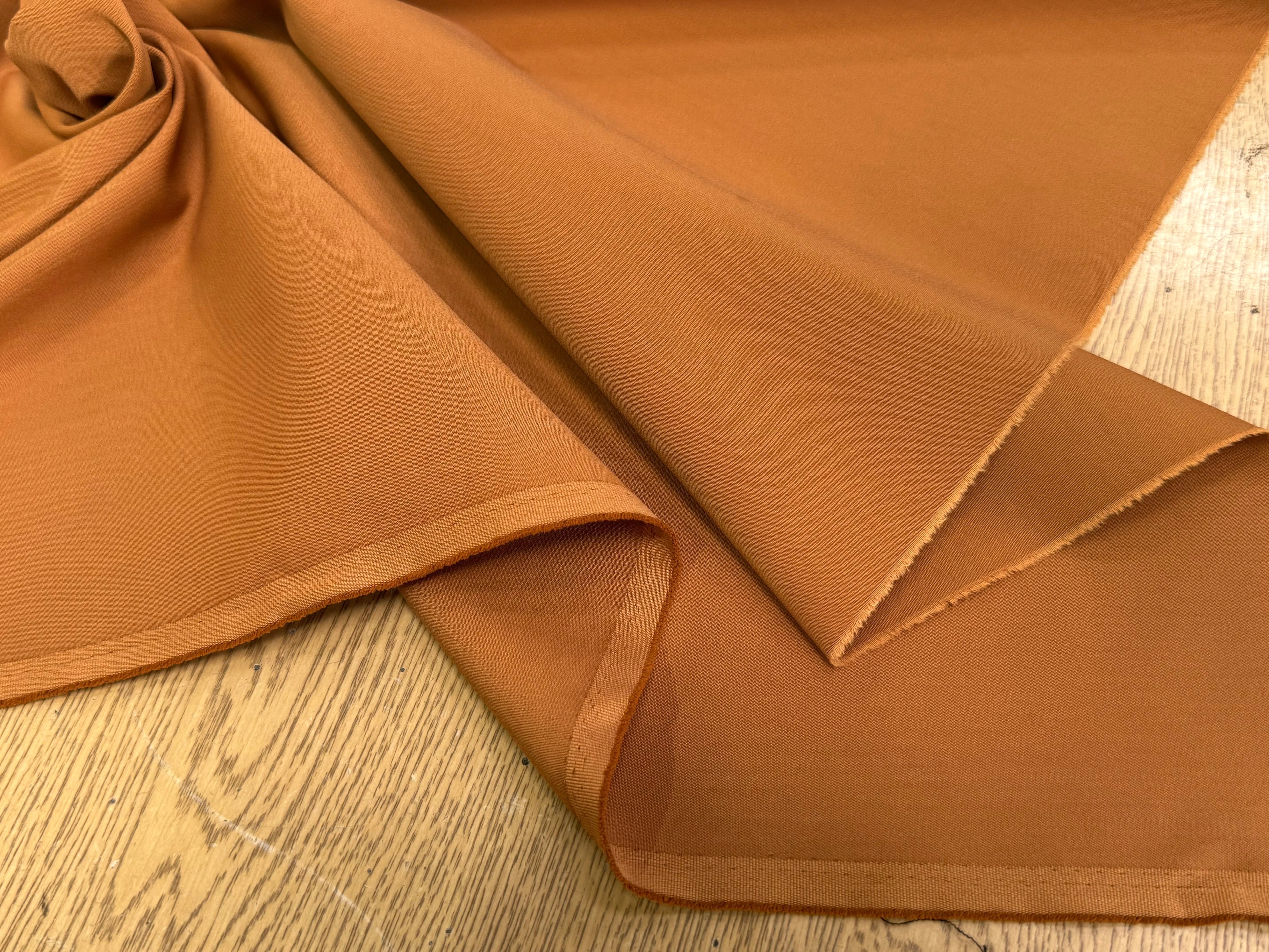 TISSU COTON POLYAMIDE ULTRA STRETCH ASPECT PEACHSKIN CARAMEL 61% COTON - My Little Coupon