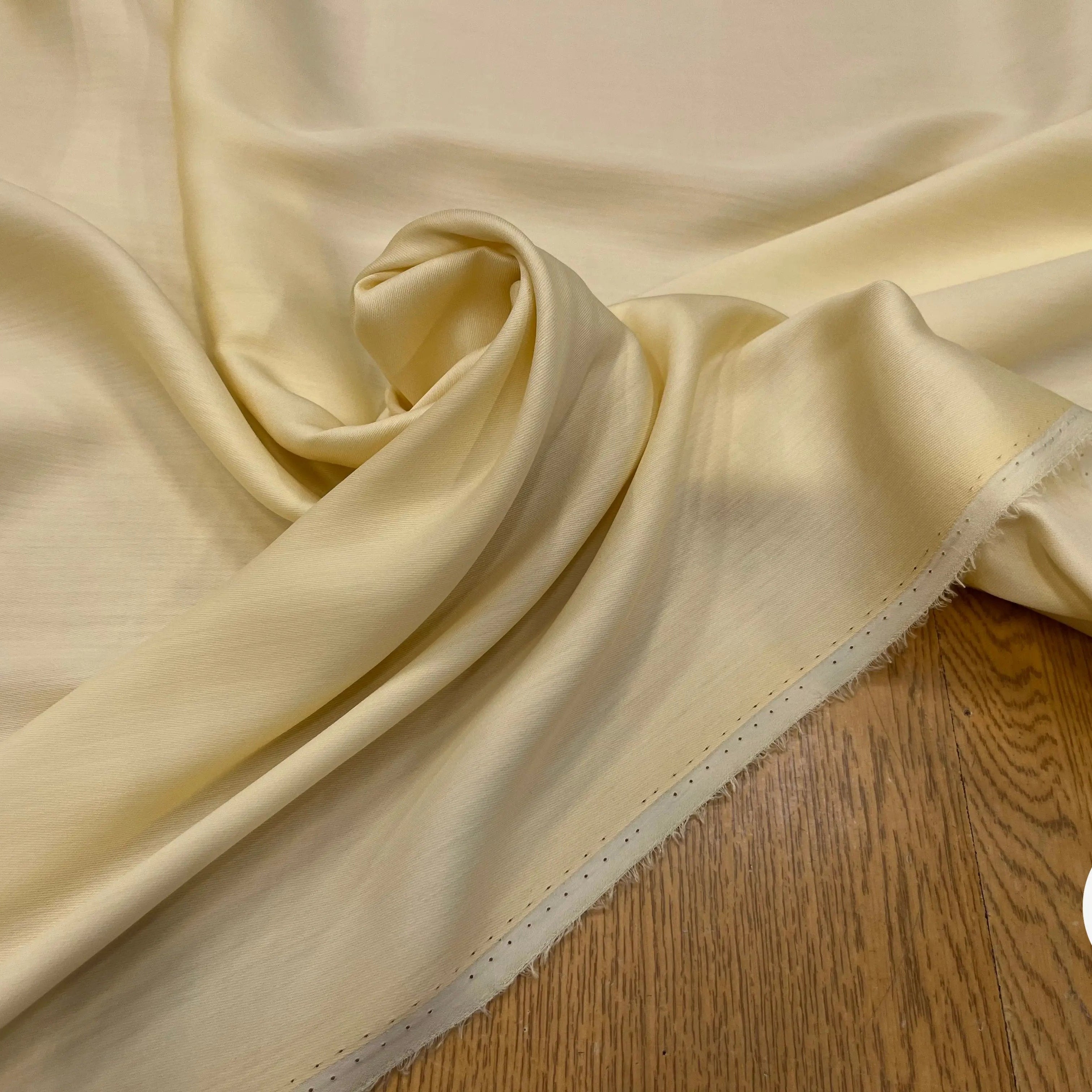 TISSU COTON SATINÉ JAUNE BÉBÉ 27% SOIE - My Little Coupon