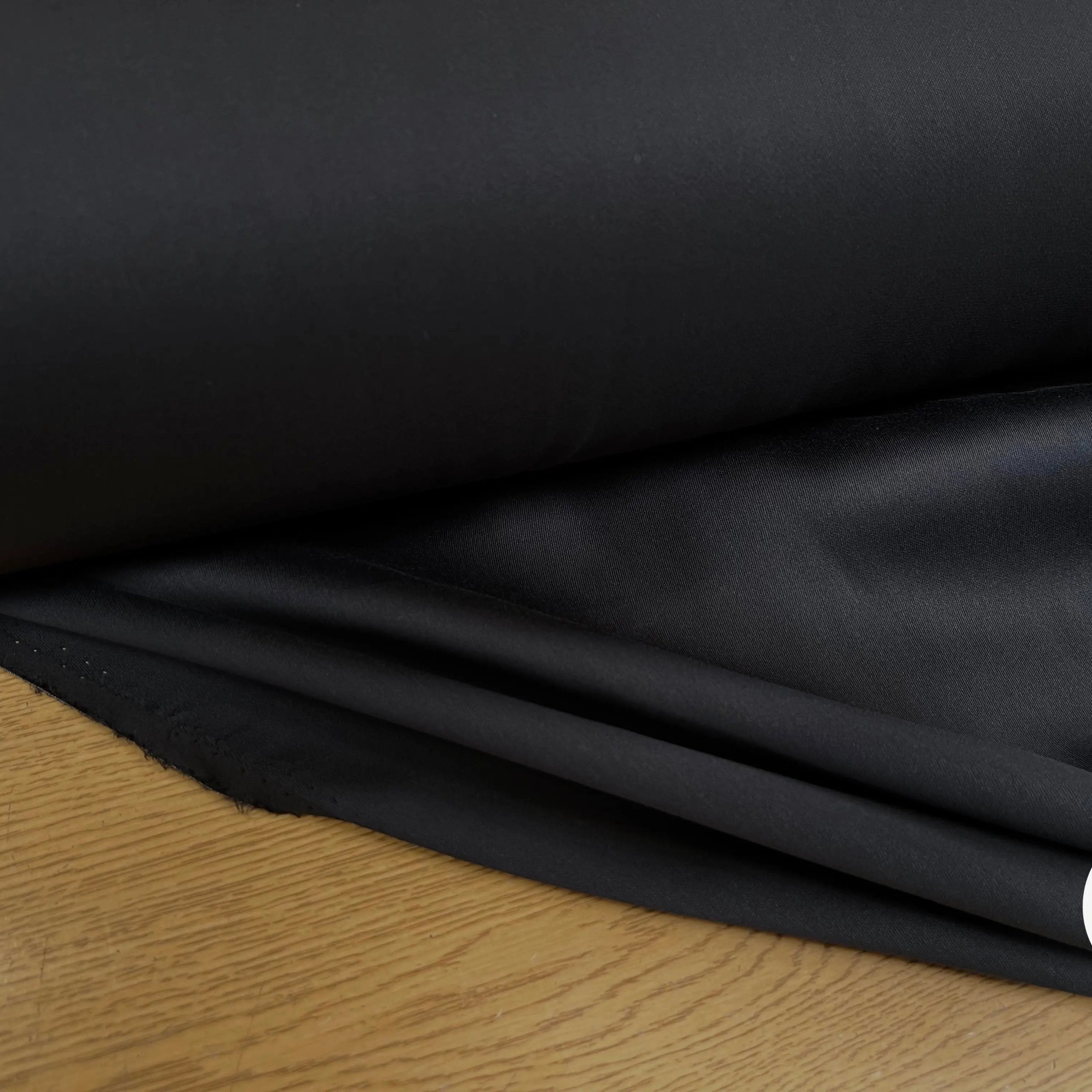 TISSU COTON SATINÉ NOIR 27% SOIE - My Little Coupon