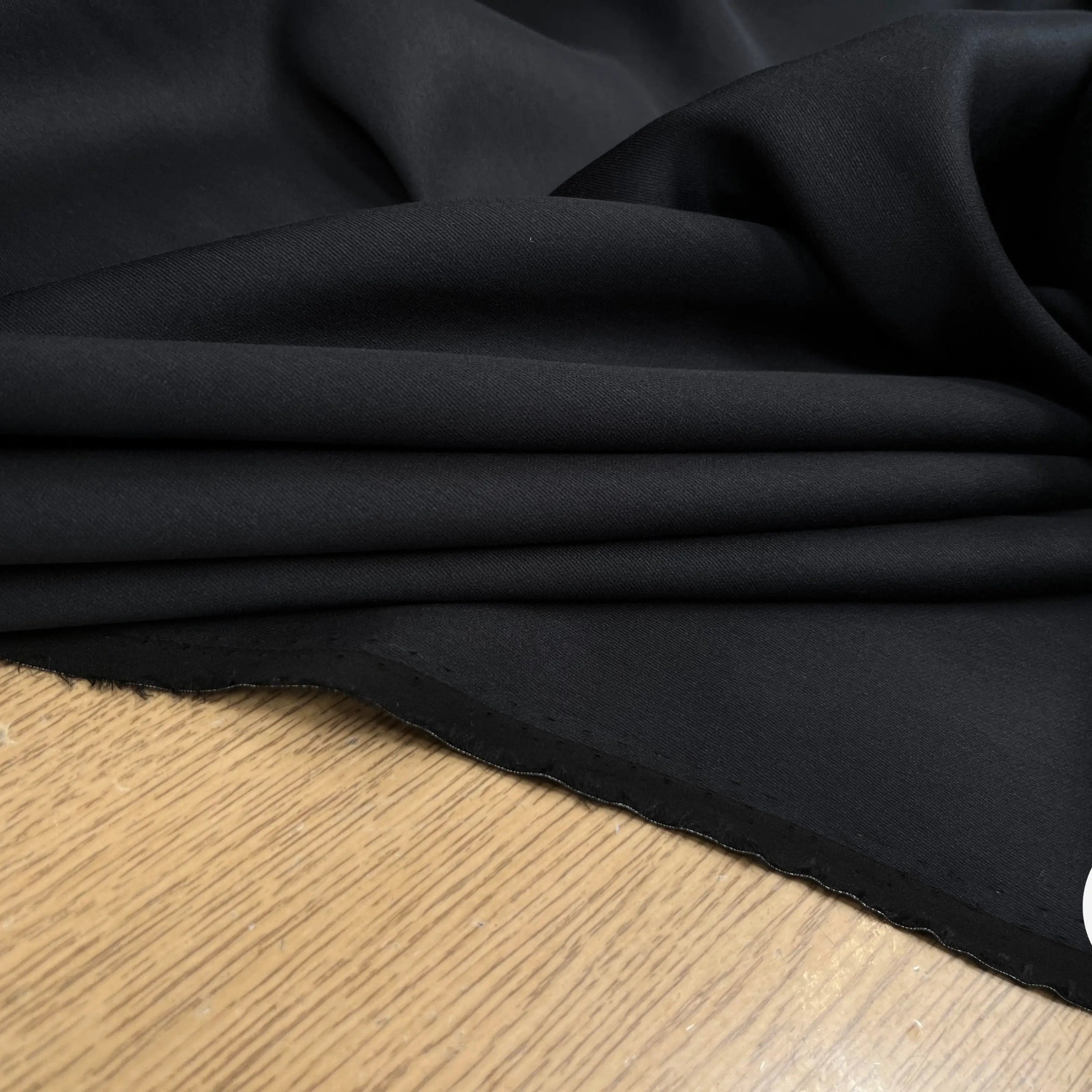 TISSU COTON SATINÉ NOIR 27% SOIE - My Little Coupon