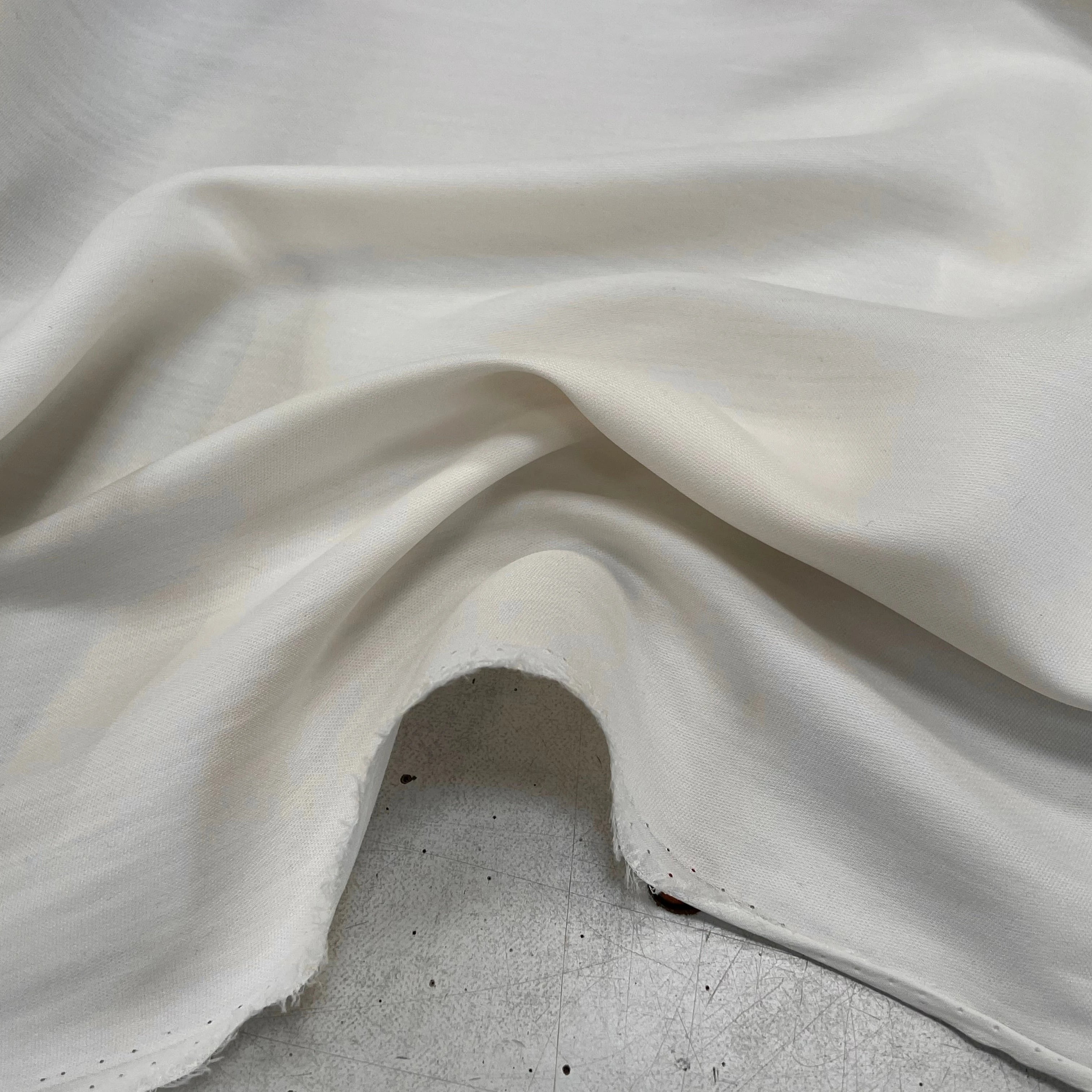 TISSU COTON SATINÉ NUDE 27% SOIE (ÉCRU) - My Little Coupon