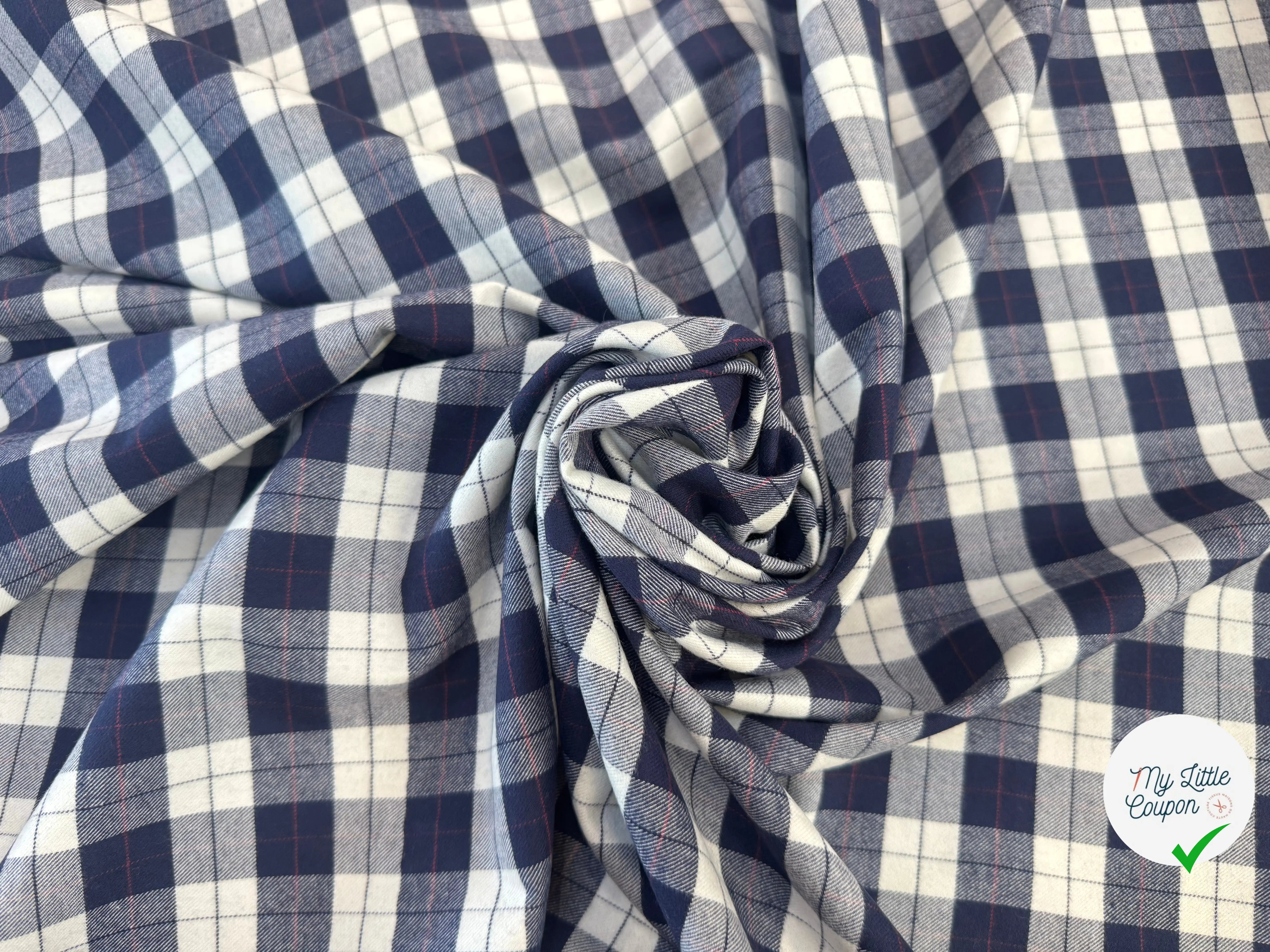 TISSU COTON TRAPPEUR A MOTIFS CARREAUX BLEU NAVY ET LIGNES ROUGE - My Little Coupon