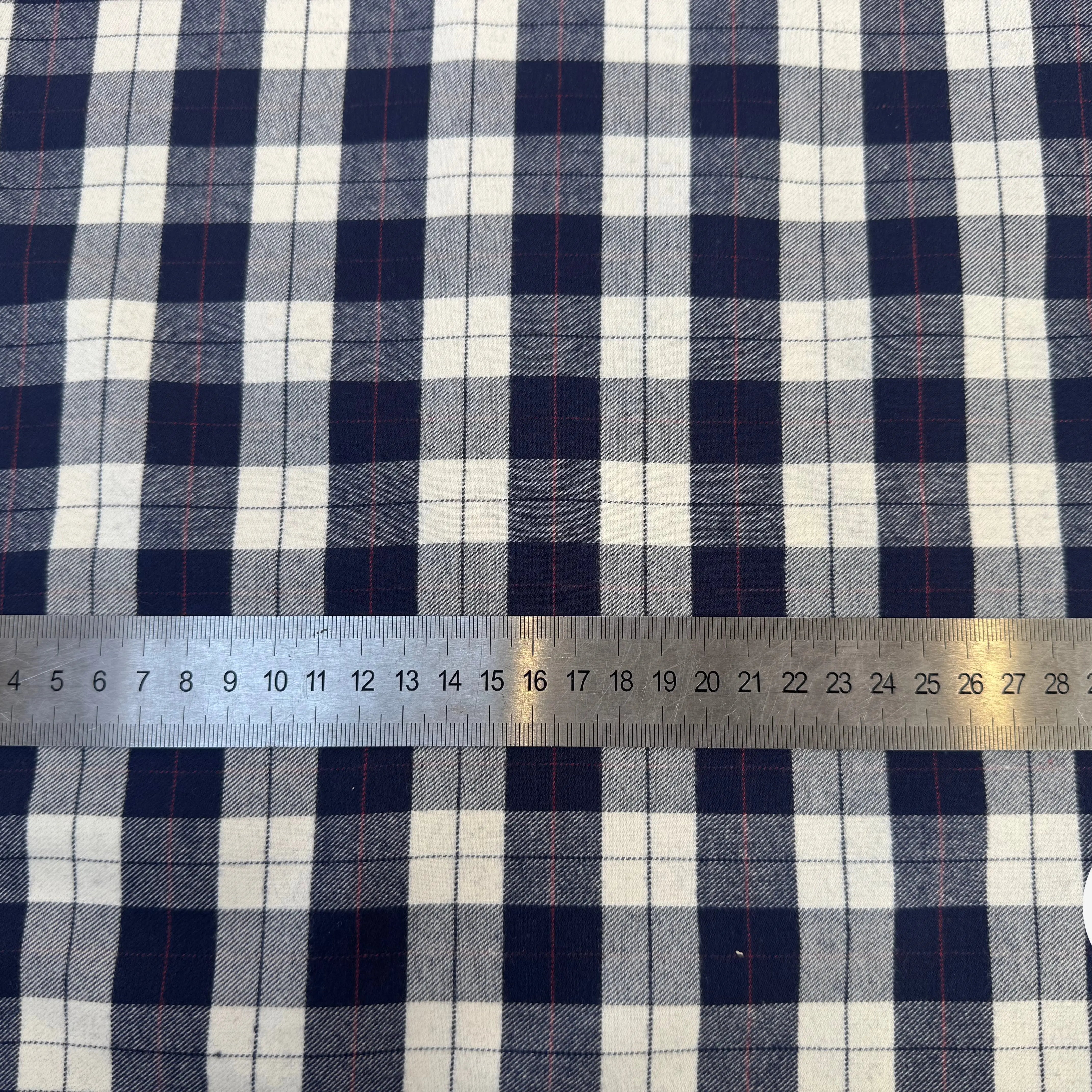 TISSU COTON TRAPPEUR A MOTIFS CARREAUX BLEU NAVY ET LIGNES ROUGE - My Little Coupon