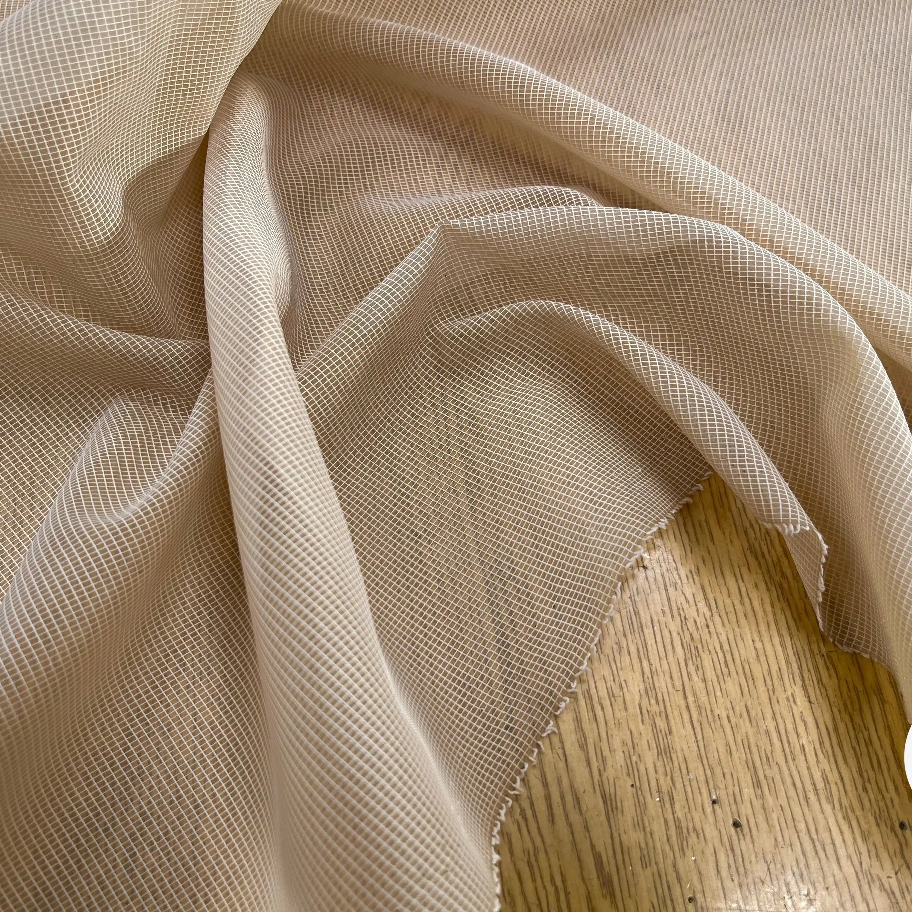 TISSU COUPE VENT ORGANZA MODERNE UNI SABLE - My Little Coupon