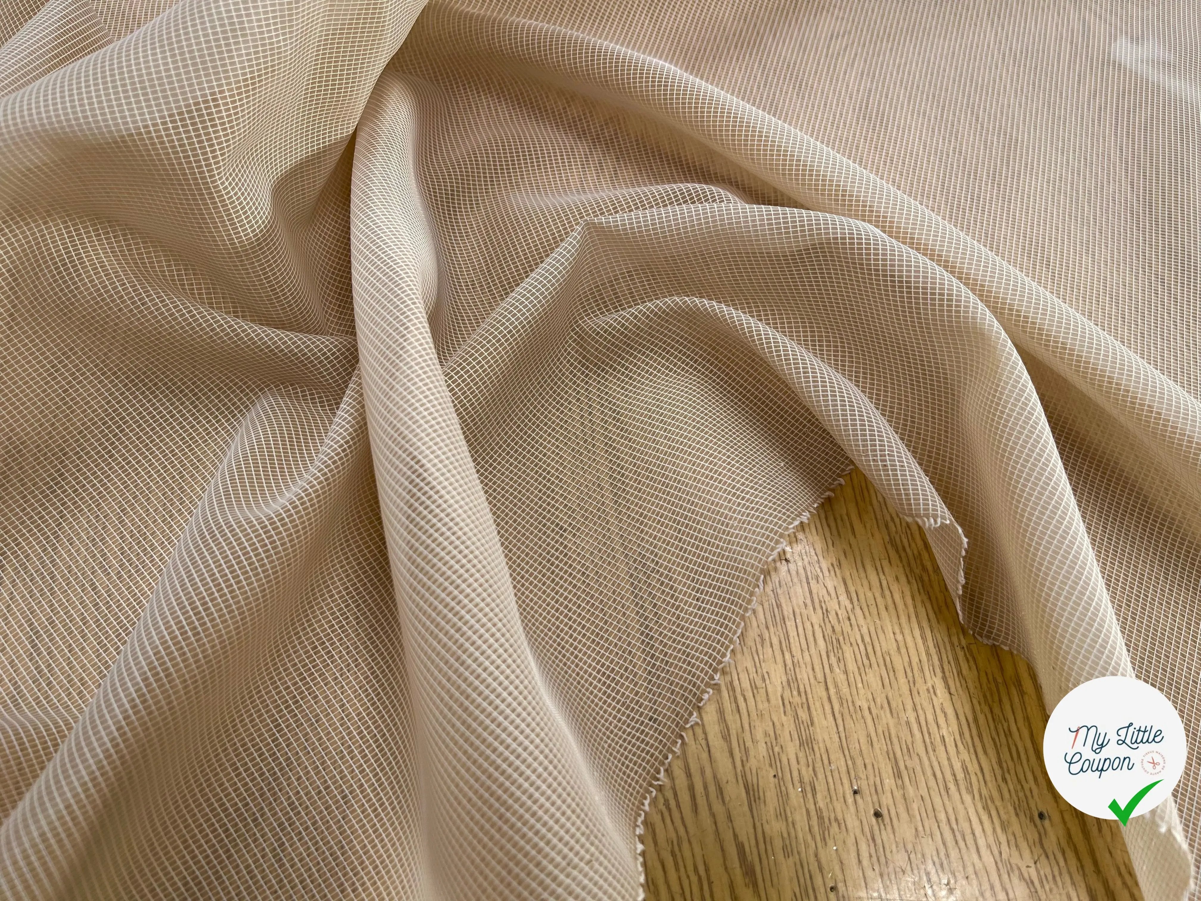 TISSU COUPE VENT ORGANZA MODERNE UNI SABLE - My Little Coupon