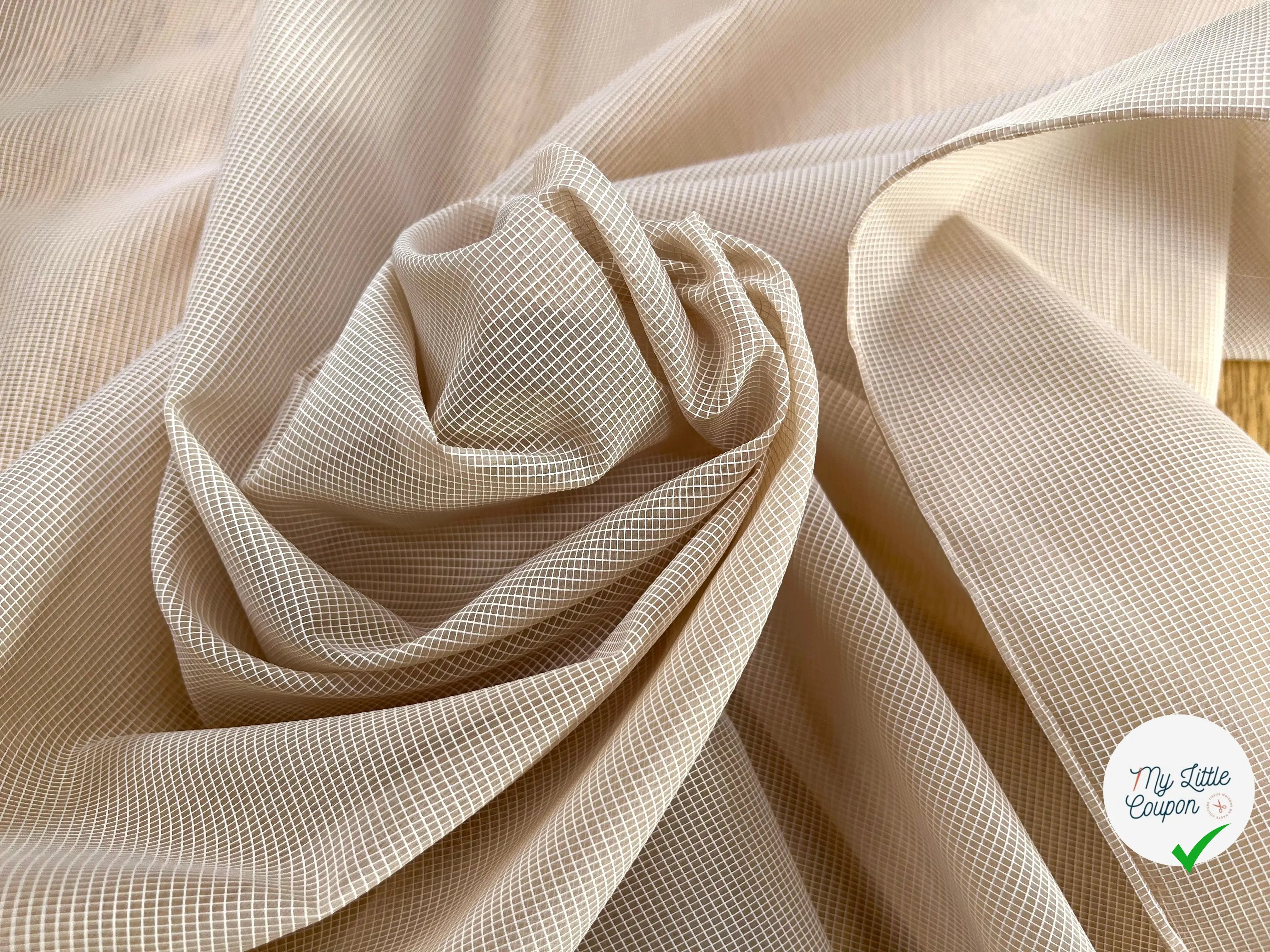 TISSU COUPE VENT ORGANZA MODERNE UNI SABLE - My Little Coupon