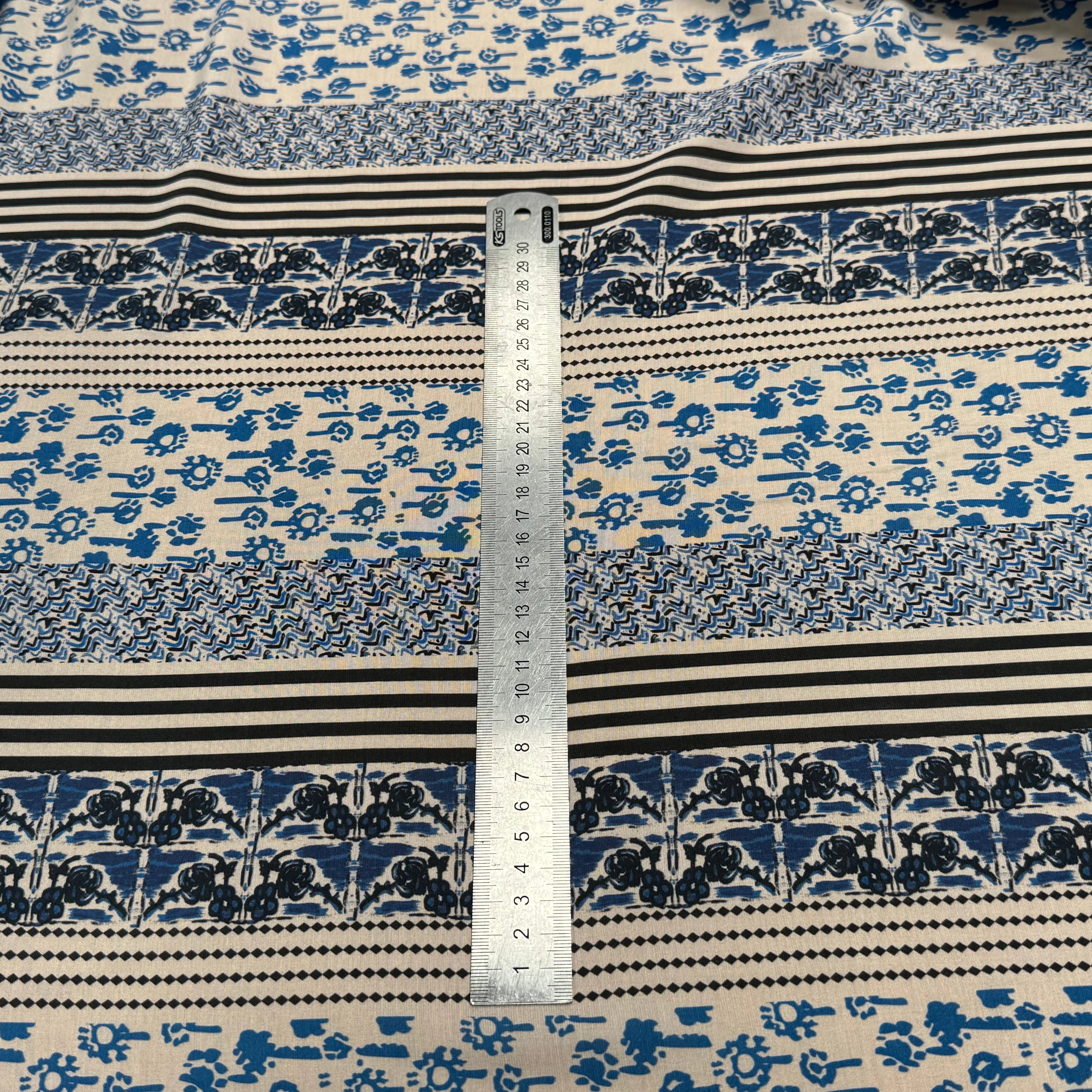 TISSU CRÊPE DE VISCOSE ÉCRU IMPRIMÉ POIS ET RAYURES BLEU TANGO QUEDUBLEU - My Little Coupon