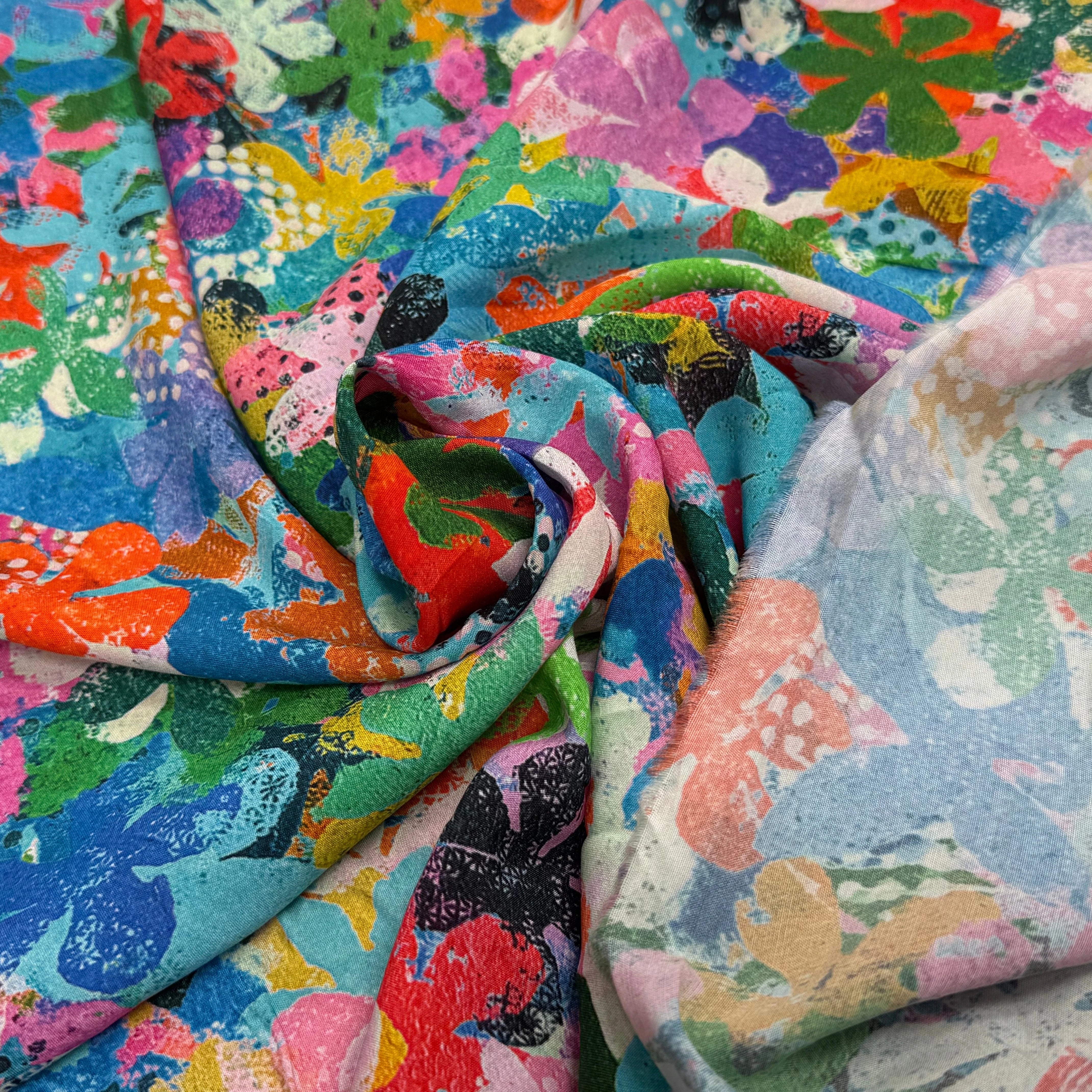 TISSU CRÊPE DE VISCOSE IMPRIMÉ FLORAL MULTICOLORE FANTASY POP - My Little Coupon