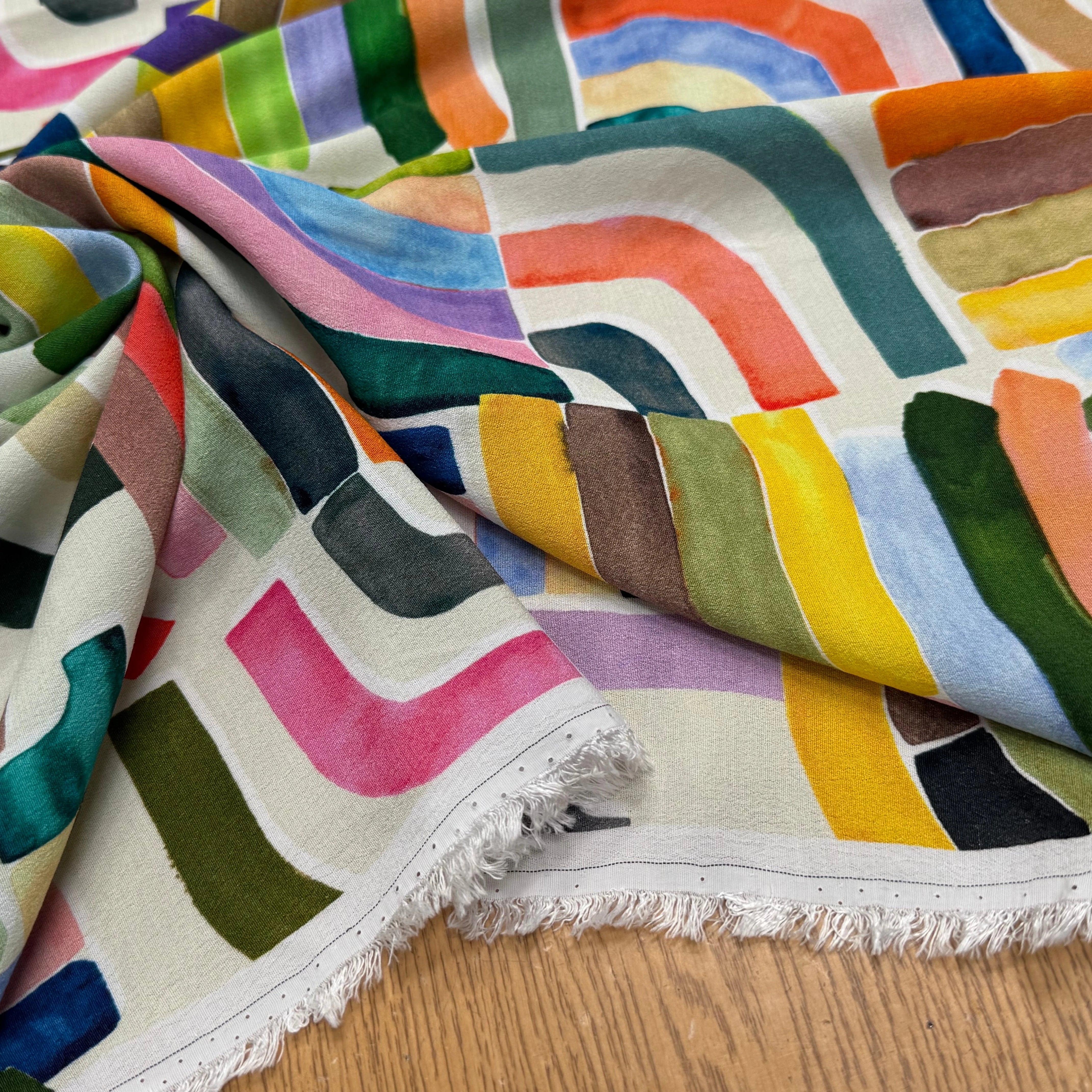 TISSU CRÊPE DE VISCOSE IMPRIMÉ GRAPHIQUE MULTICOLORE TENERE DELAUNAY MULTICOLORE - My Little Coupon