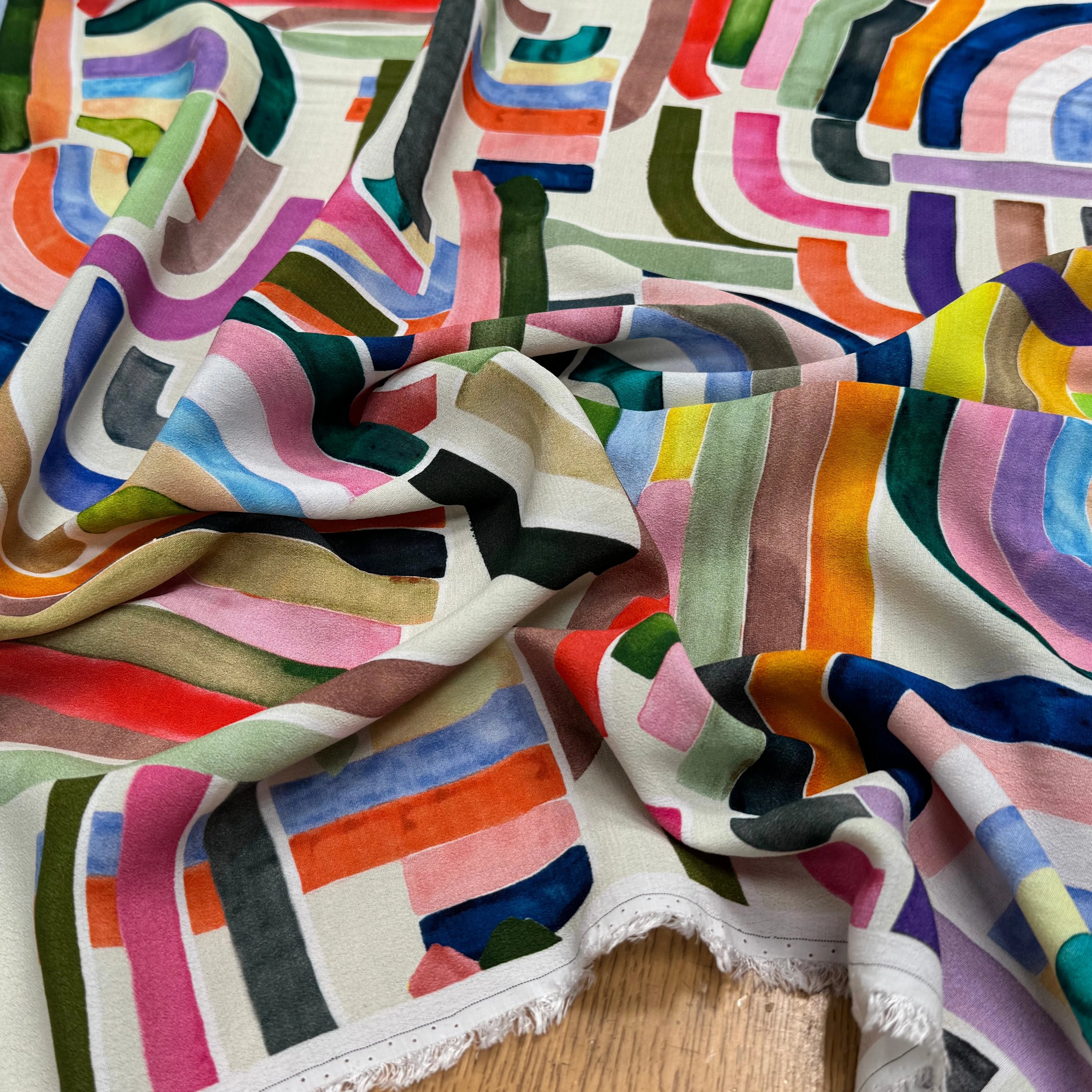 TISSU CRÊPE DE VISCOSE IMPRIMÉ GRAPHIQUE MULTICOLORE TENERE DELAUNAY MULTICOLORE - My Little Coupon