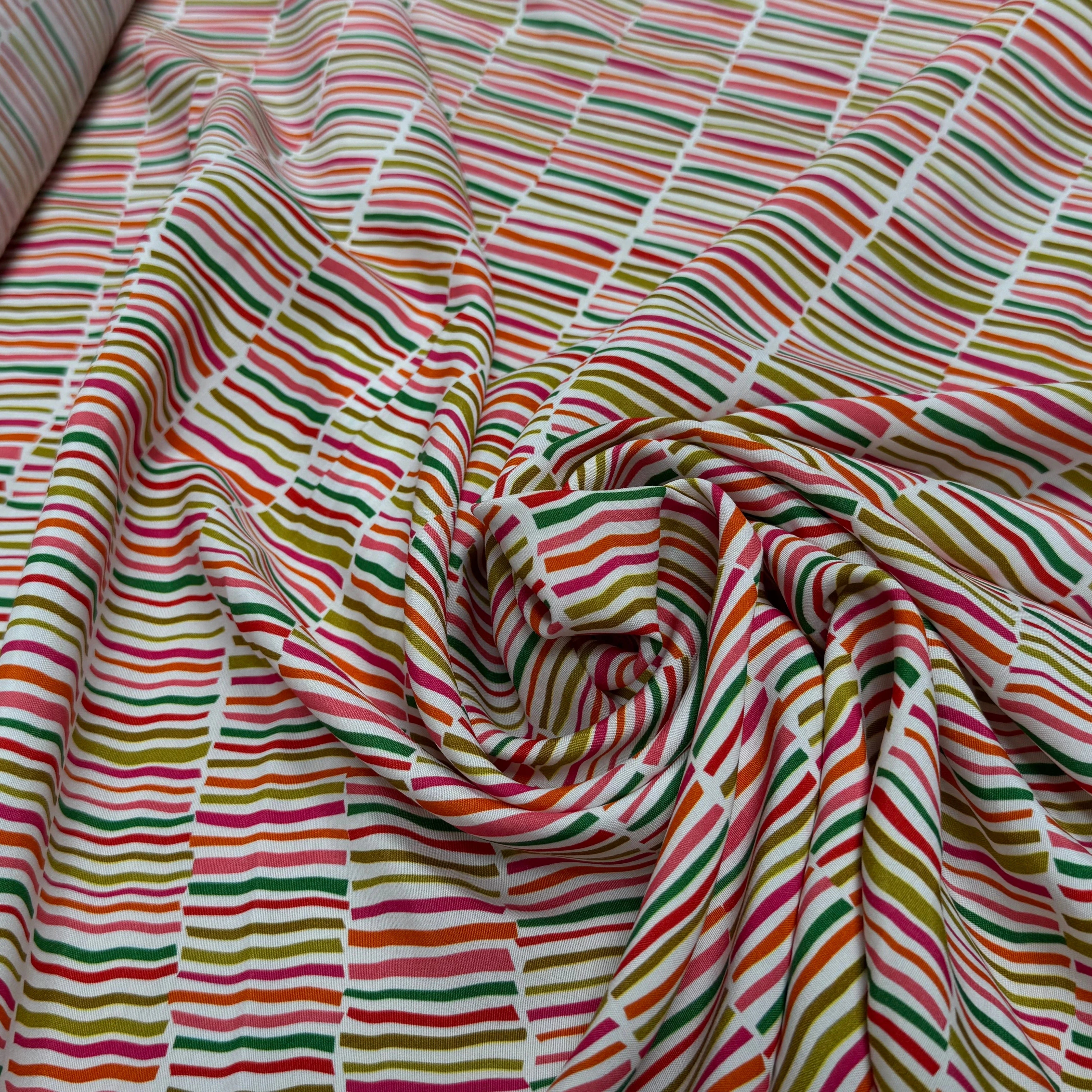 TISSU CRÊPE DE VISCOSE IMPRIMÉ RAYURES MULTICOLORES FANTASY TRAIT MULTIROUGE - My Little Coupon