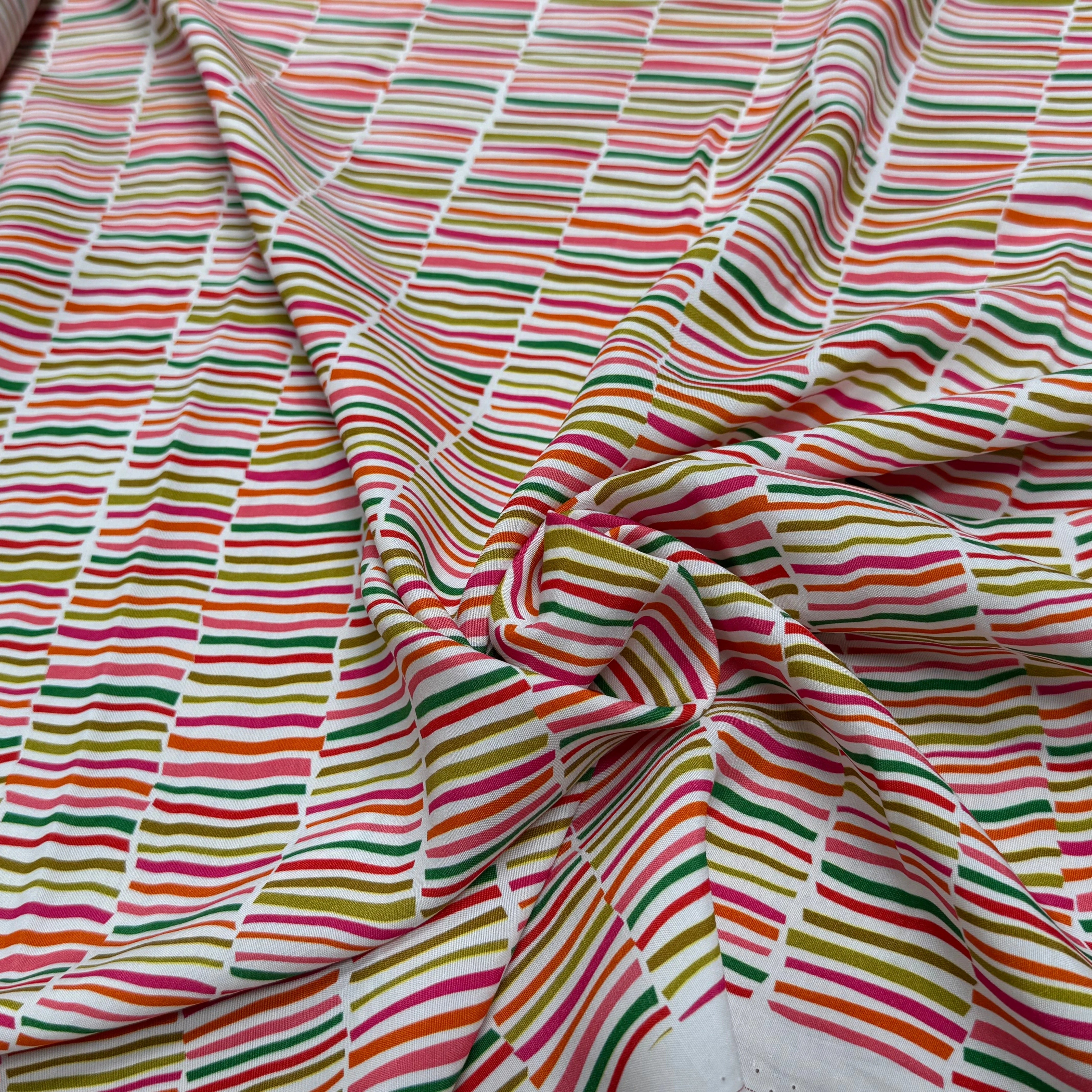 TISSU CRÊPE DE VISCOSE IMPRIMÉ RAYURES MULTICOLORES FANTASY TRAIT MULTIROUGE - My Little Coupon