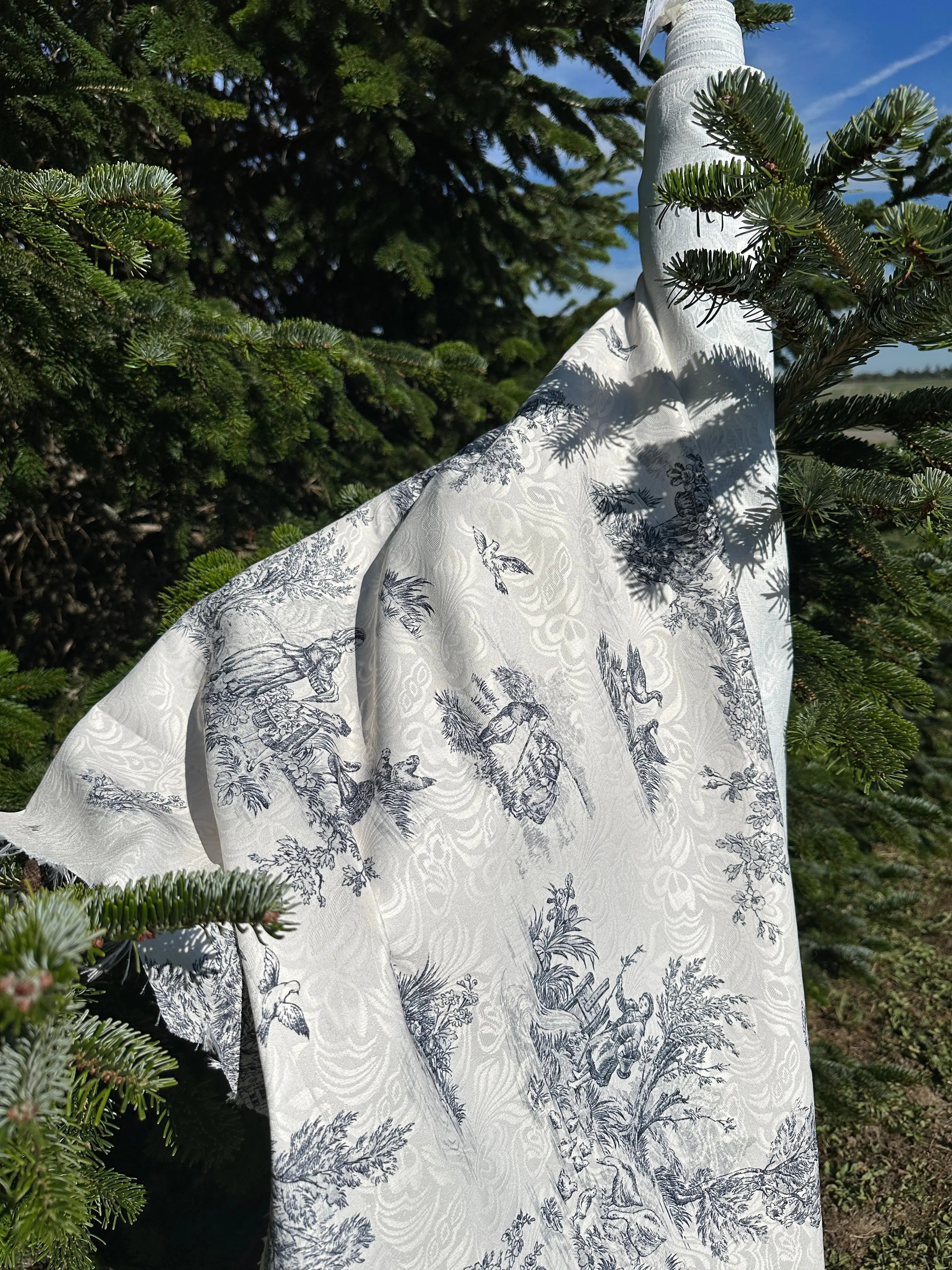 TISSU DAMASSÉ BLANC FLORILÈGE TOILE DE JOUY NOIR MSO