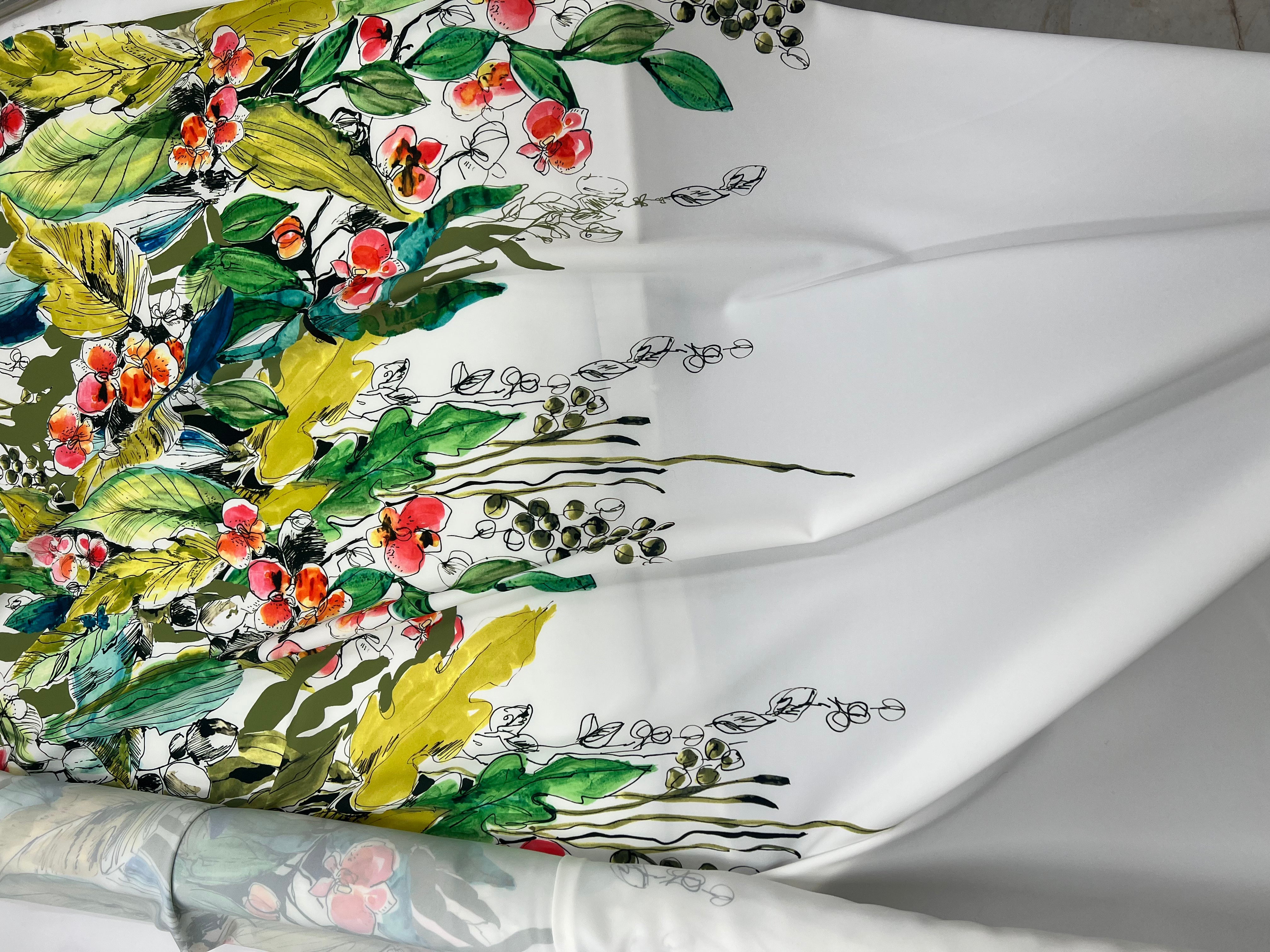 TISSU FLUIDE IMPRIMÉ STRETCH AQUARELLE BOTANIQUE MOTIF PLACÉ MSO