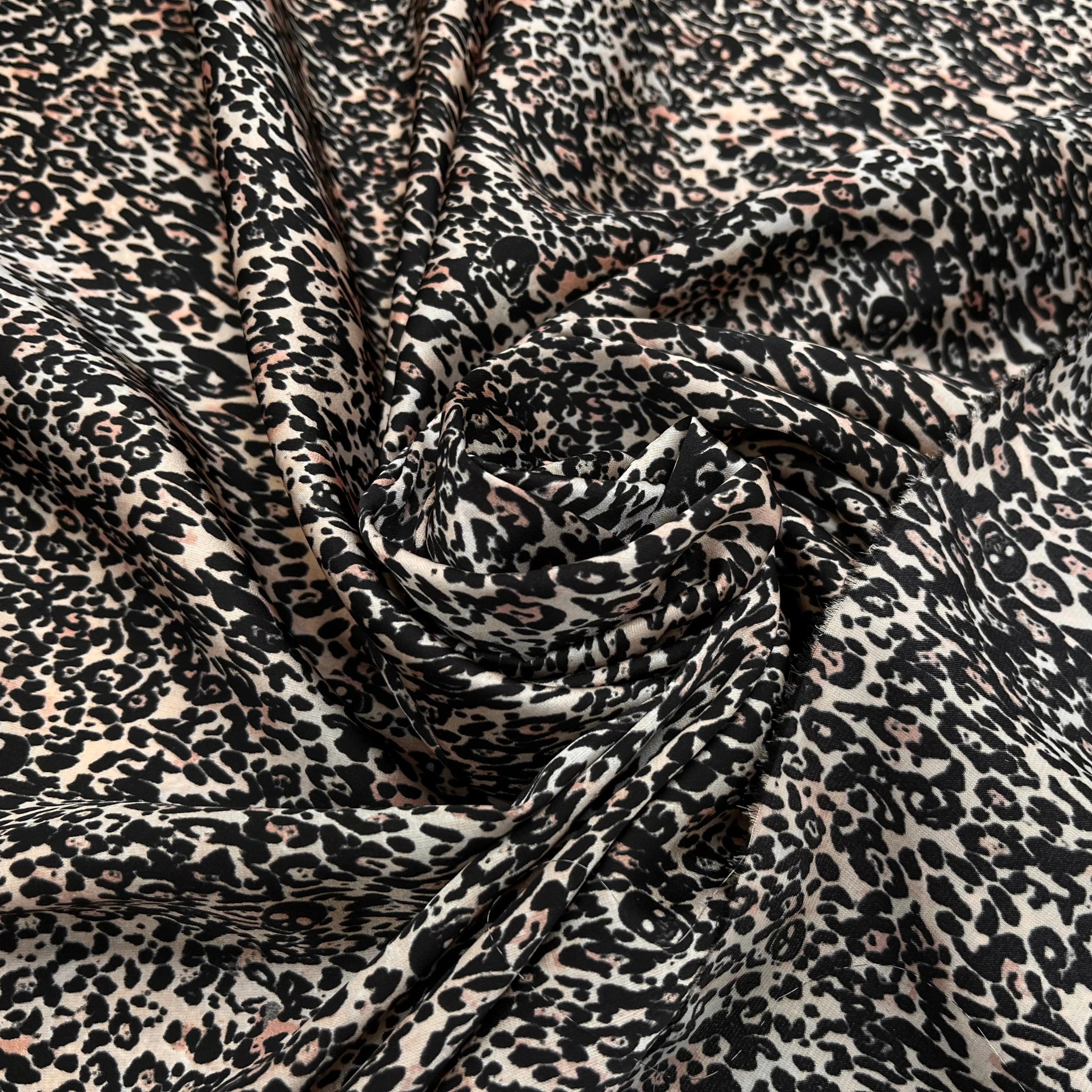 TISSU FLUIDE LÉOPARD SAVANE LÉGÈREMENT SATINÉ - My Little Coupon