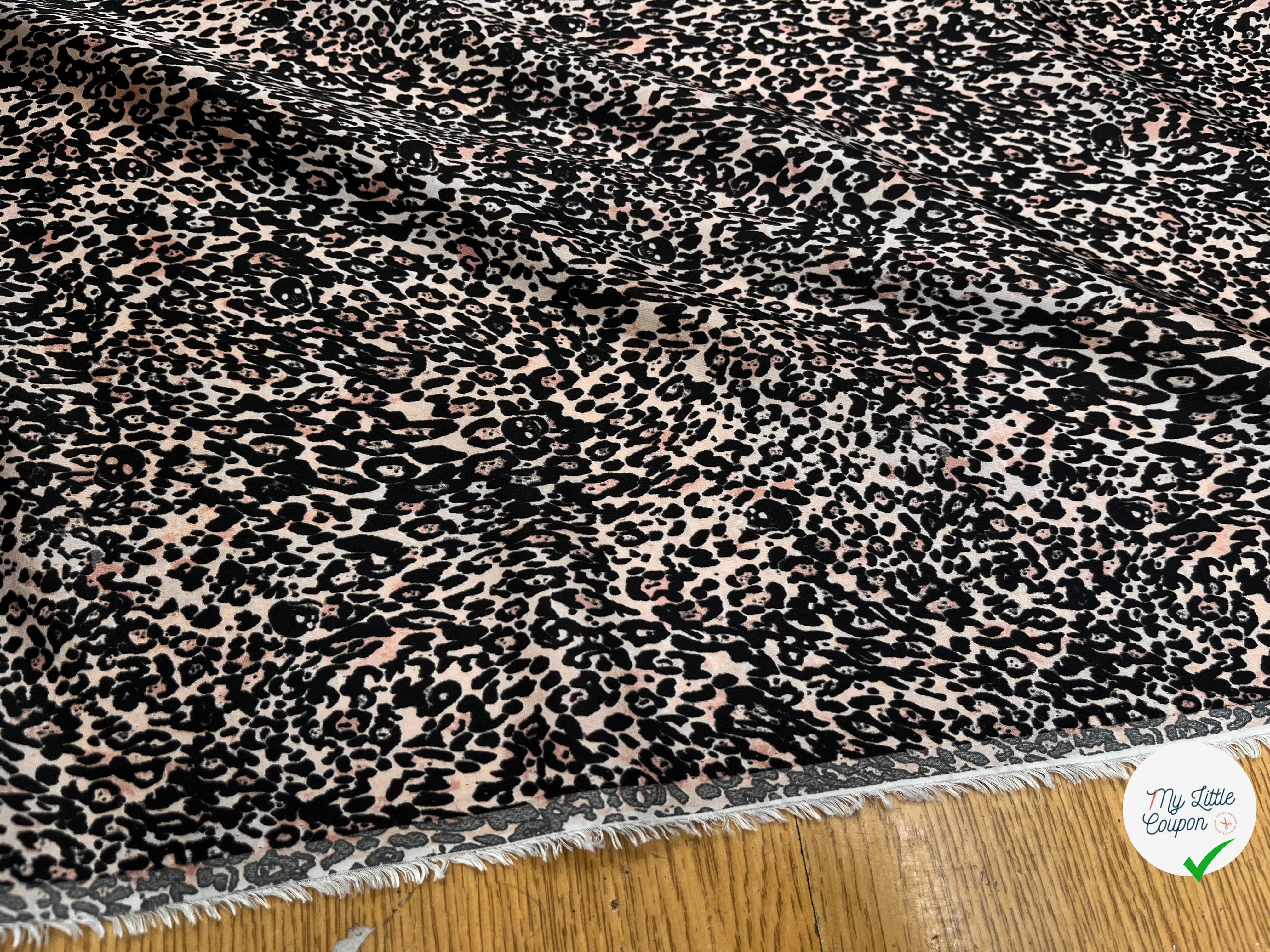 TISSU FLUIDE LÉOPARD SAVANE LÉGÈREMENT SATINÉ - My Little Coupon