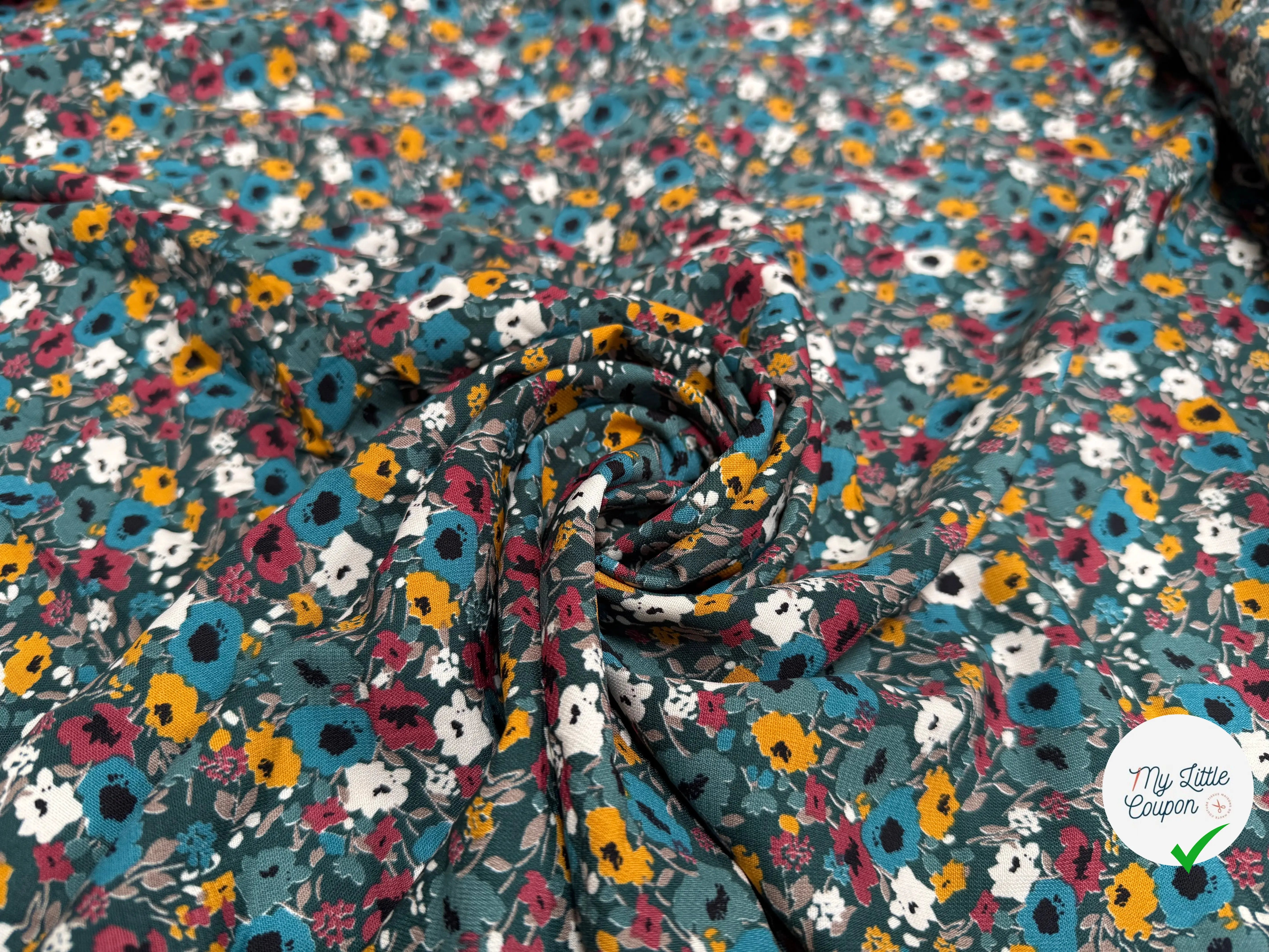 TISSU FLUIDE MOTIF LIBERTY SUR FOND BLEU CIEL - My Little Coupon