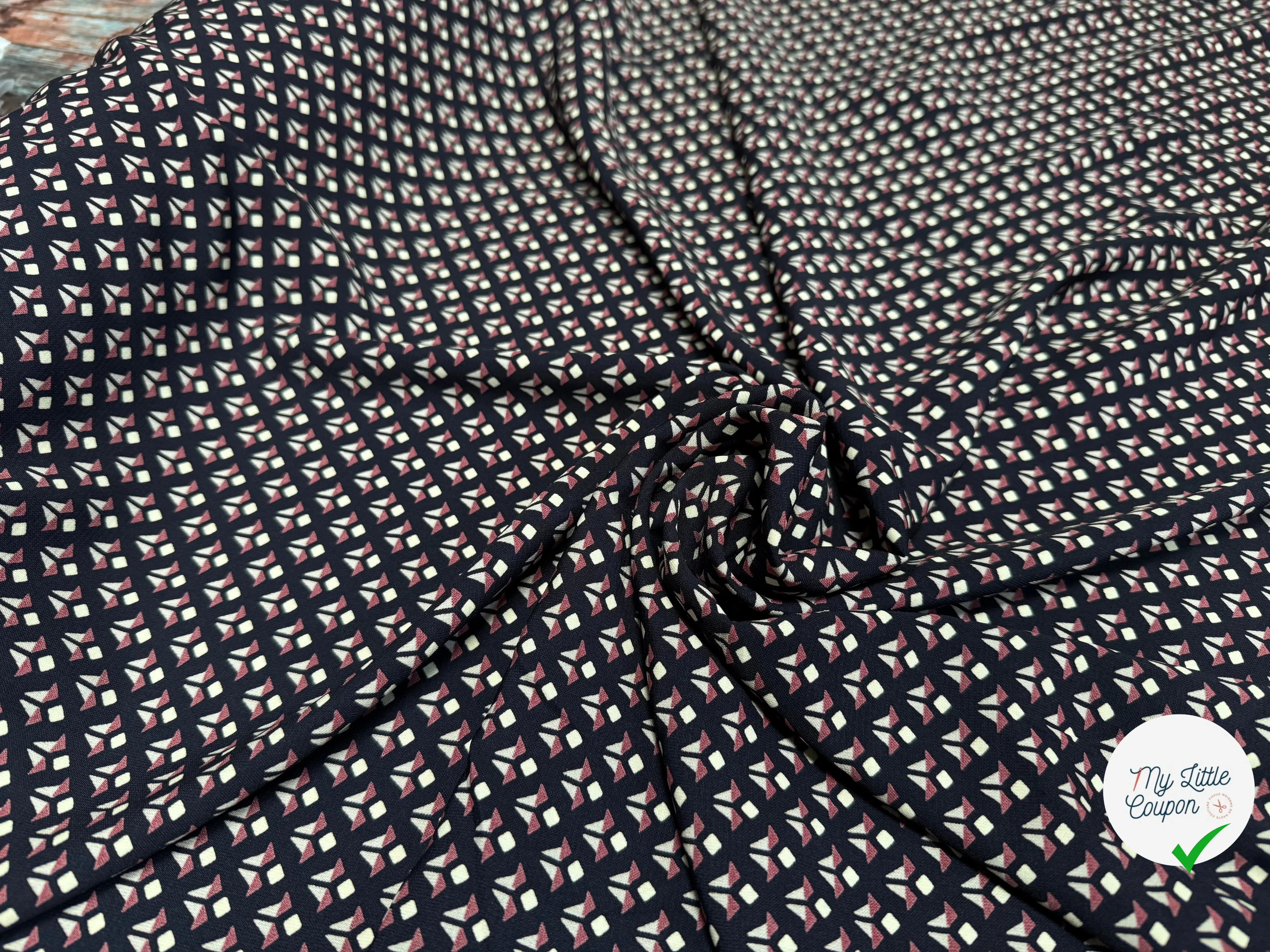 TISSU FLUIDE NAVY A MOTIFS GÉOMÉTRIQUES - My Little Coupon