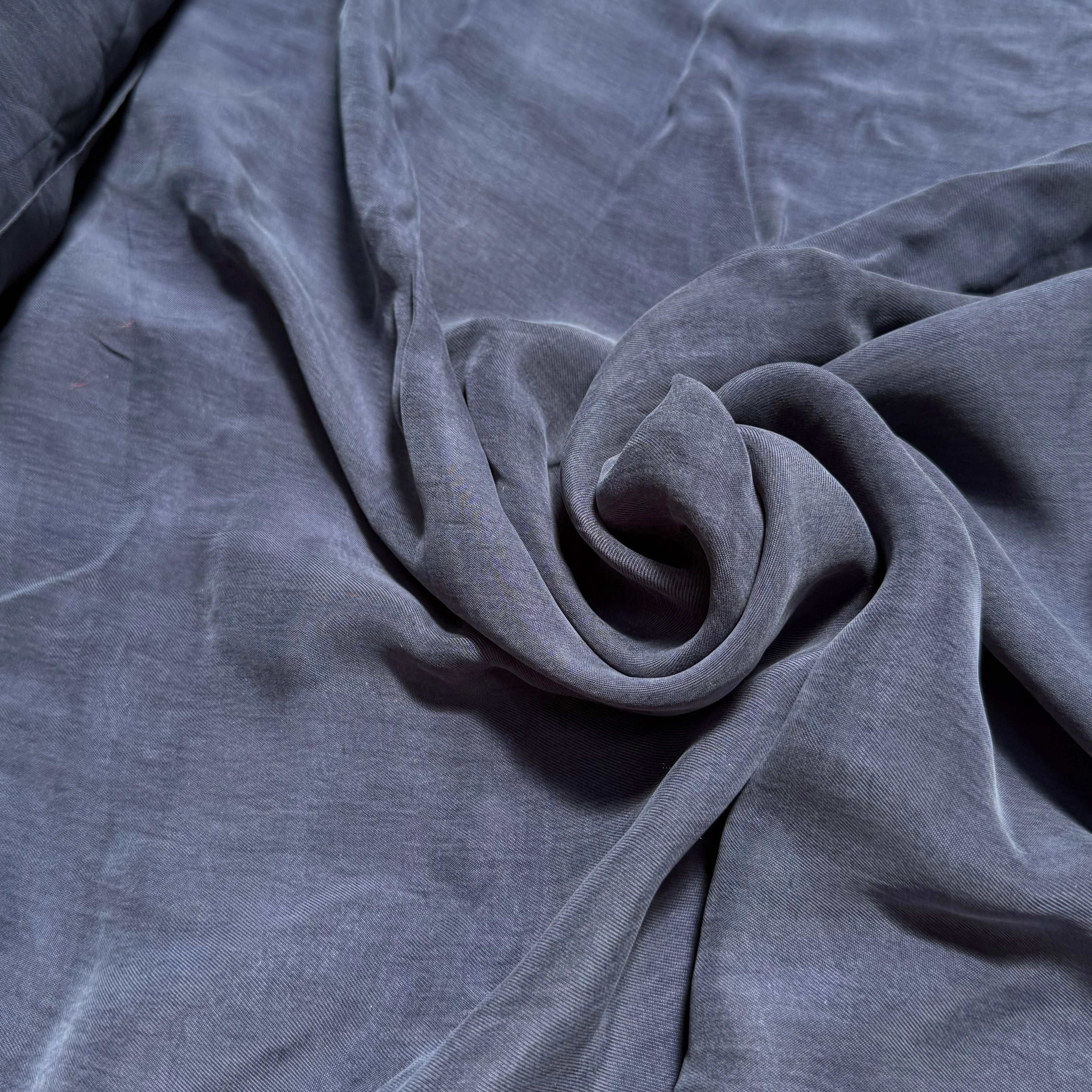 TISSU FLUIDE PEACHSKIN 100% CUPRO BLEU MARINE - My Little Coupon