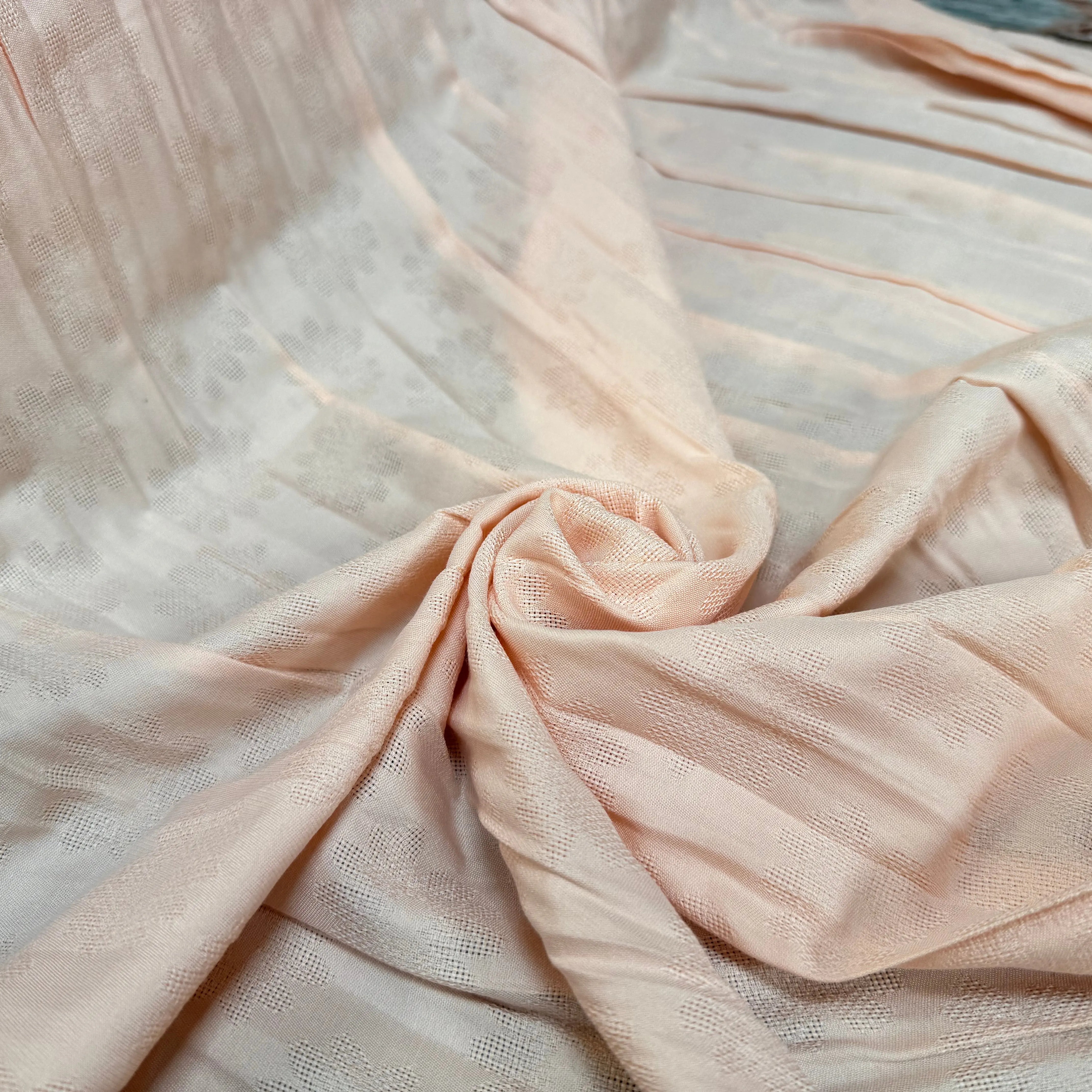 TISSU FLUIDE POLYCOTON MOTIF FLEUR ROSE PALE - My Little Coupon