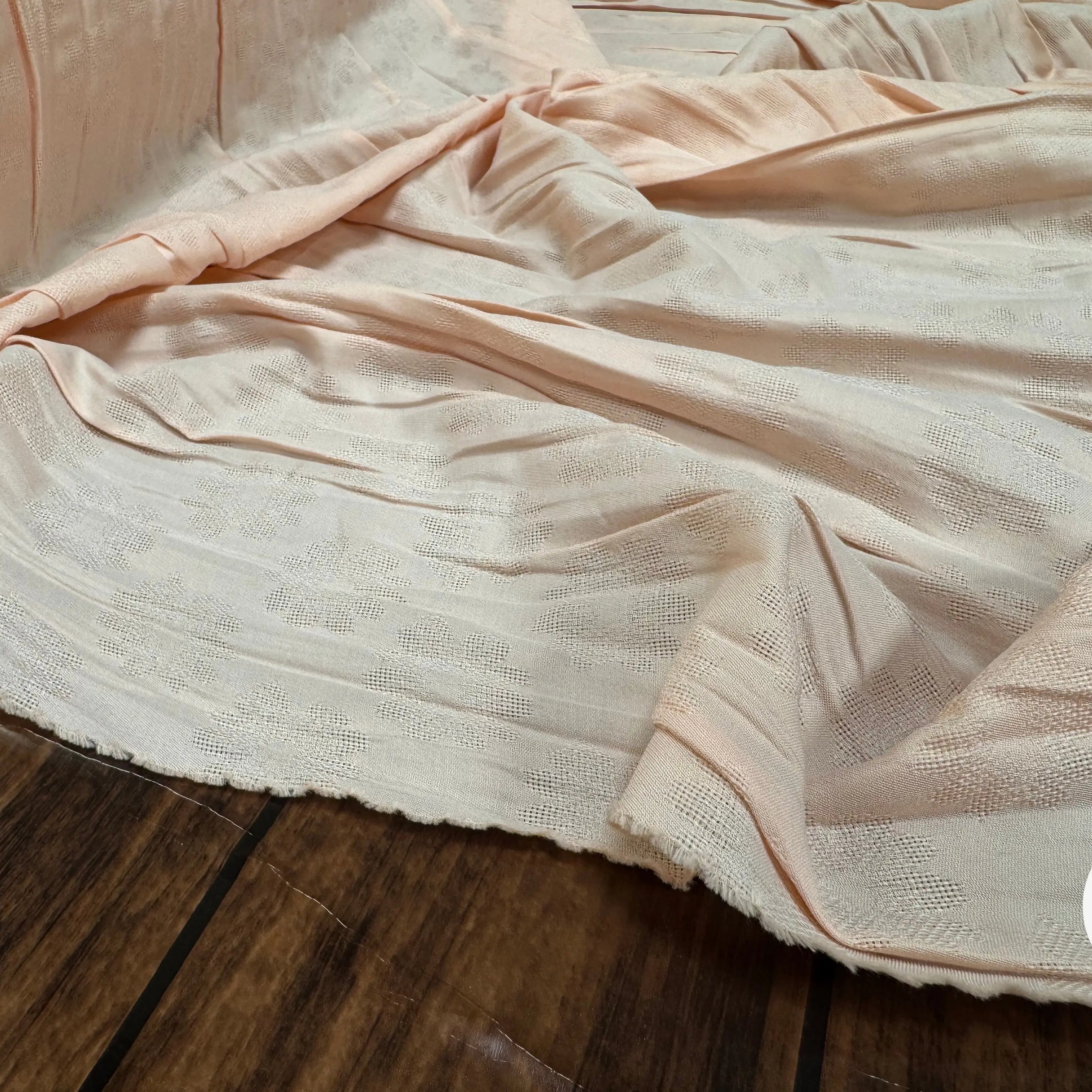 TISSU FLUIDE POLYCOTON MOTIF FLEUR ROSE PALE - My Little Coupon