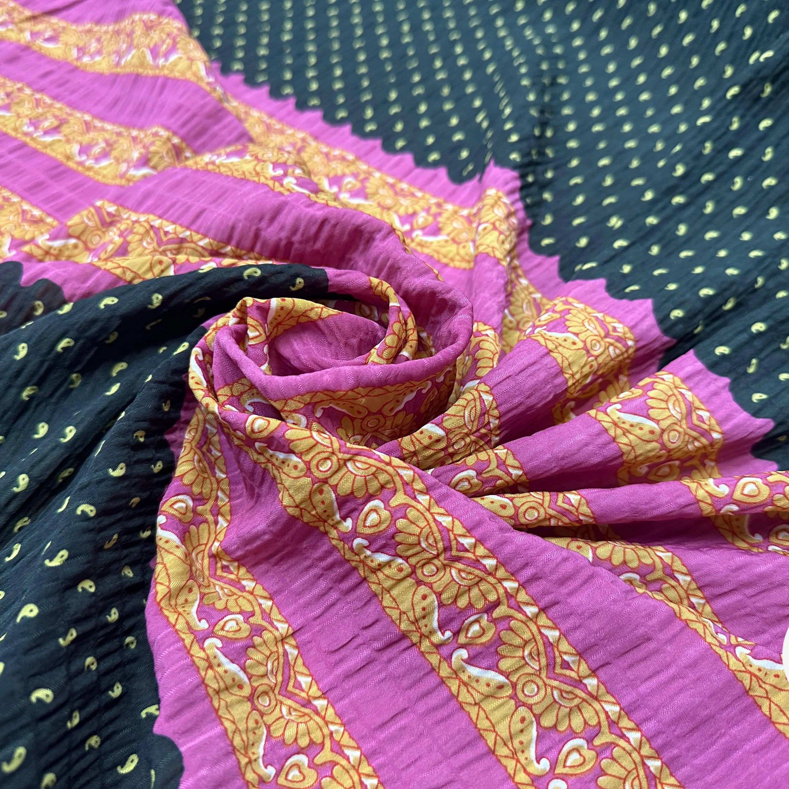 TISSU GAUFFRÉ PAISLEY ET ROSE - My Little Coupon