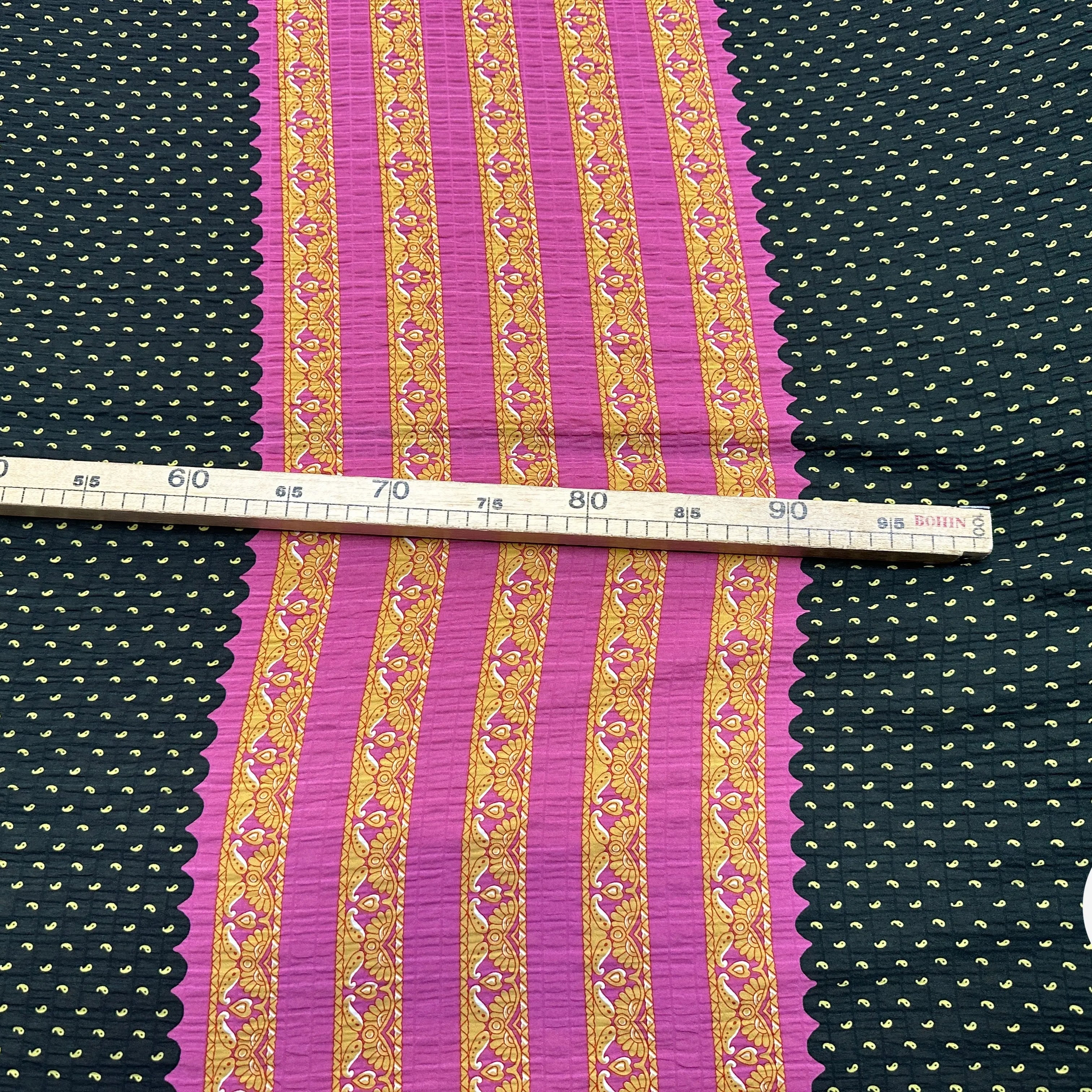 TISSU GAUFFRÉ PAISLEY ET ROSE - My Little Coupon