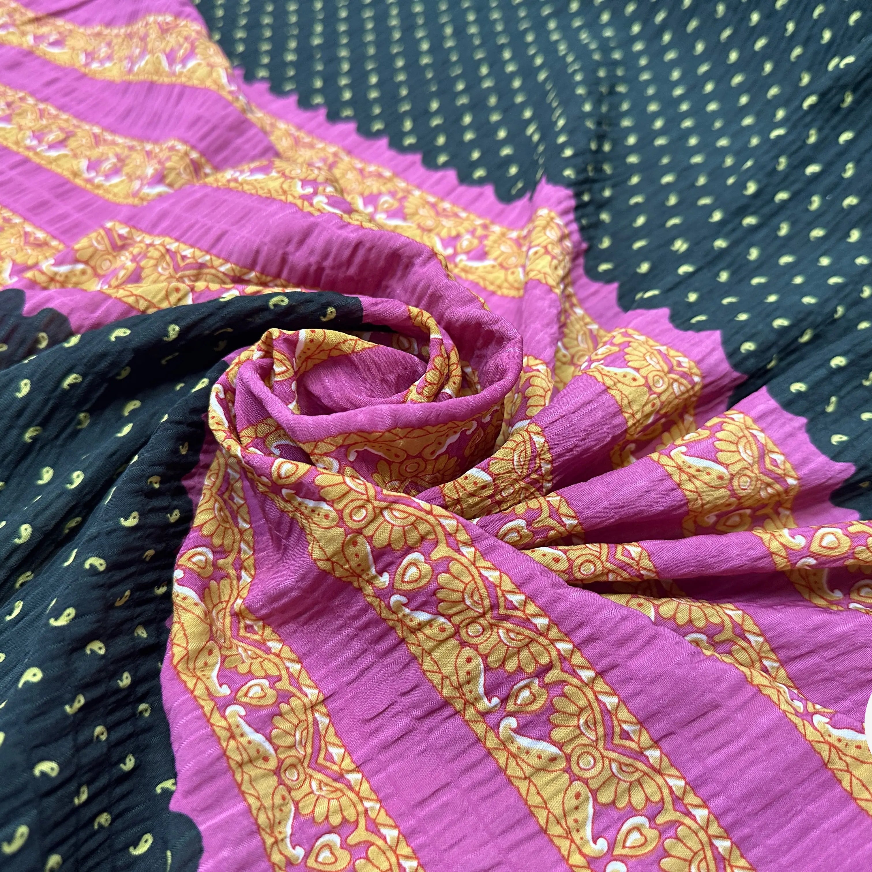 TISSU GAUFFRÉ PAISLEY ET ROSE - My Little Coupon