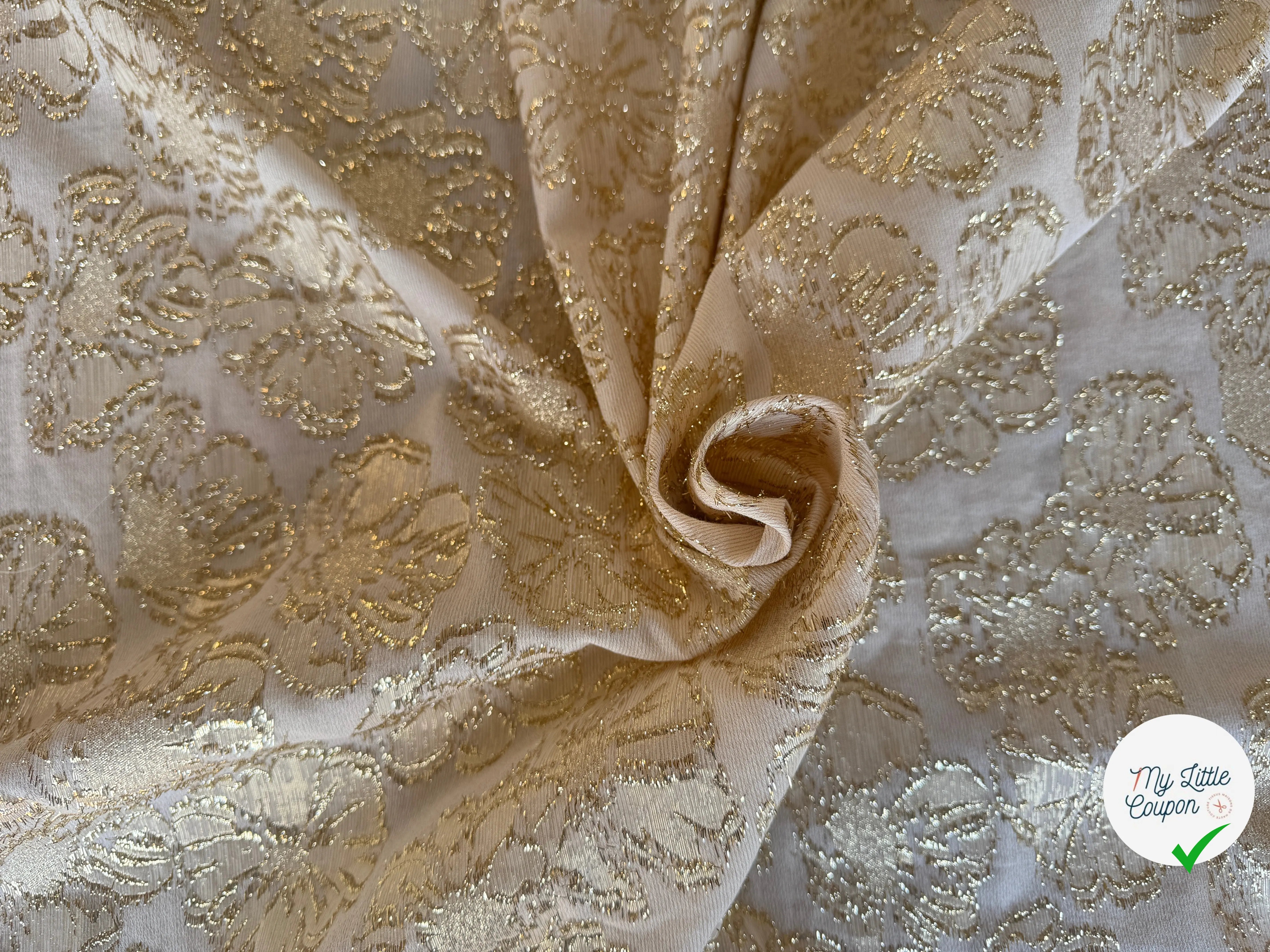 TISSU JACQUARD DE FLEURS DORÉES - My Little Coupon