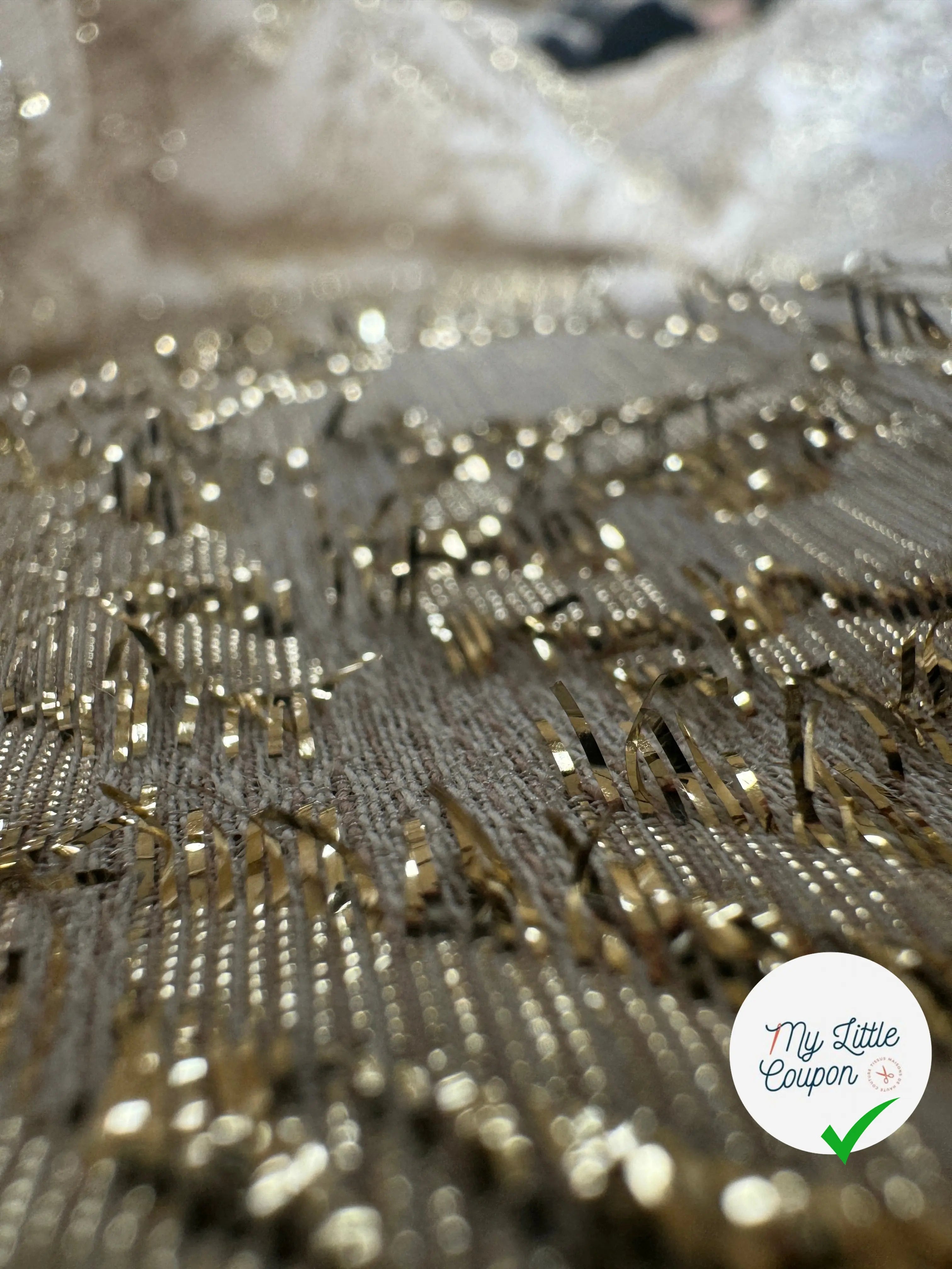TISSU JACQUARD DE FLEURS DORÉES - My Little Coupon