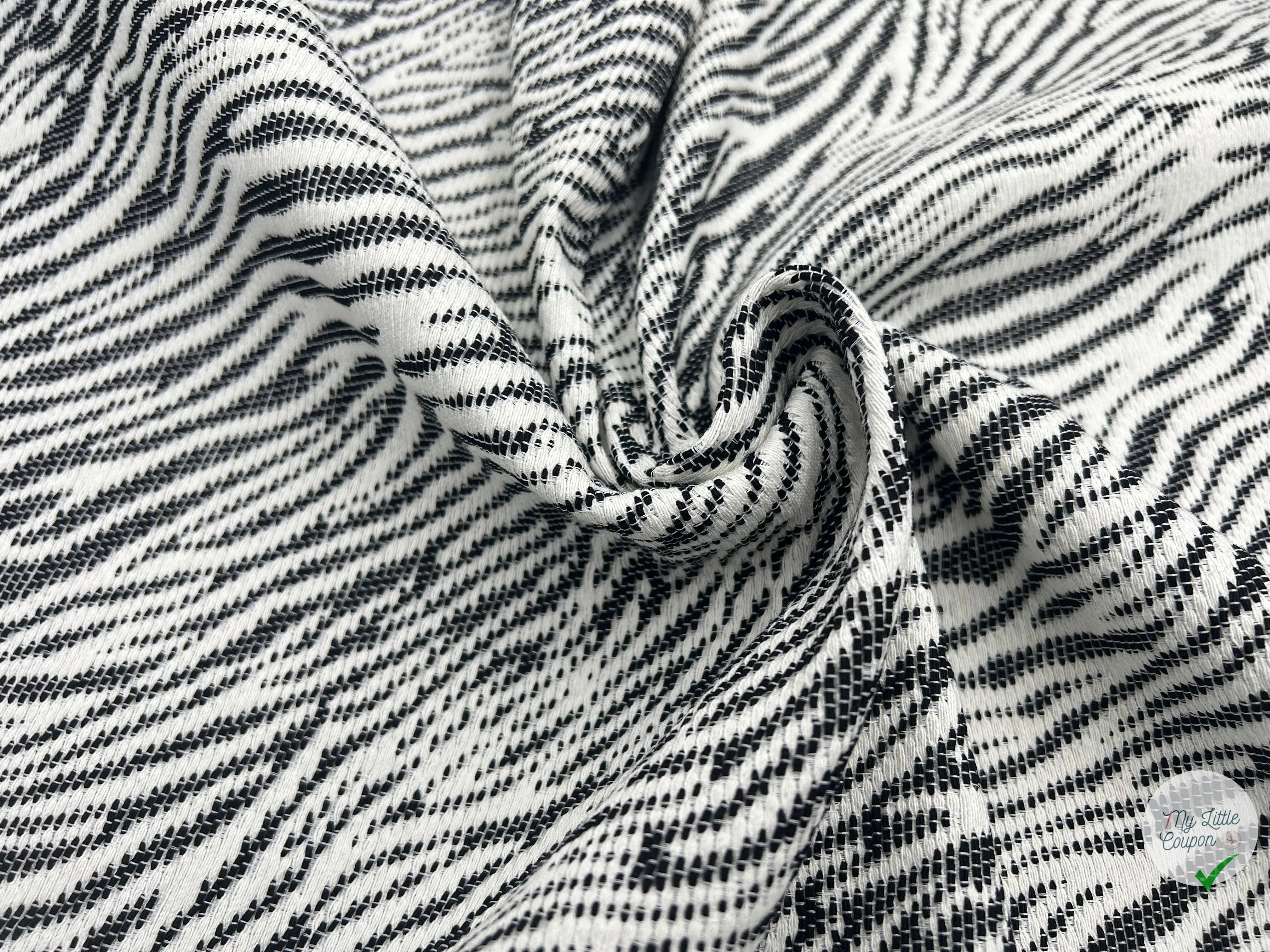 TISSU JACQUARD MOTIF ZÈBRE BLANC ET NOIR - coupon de 3 mètres - My Little Coupon - tissu - coudre