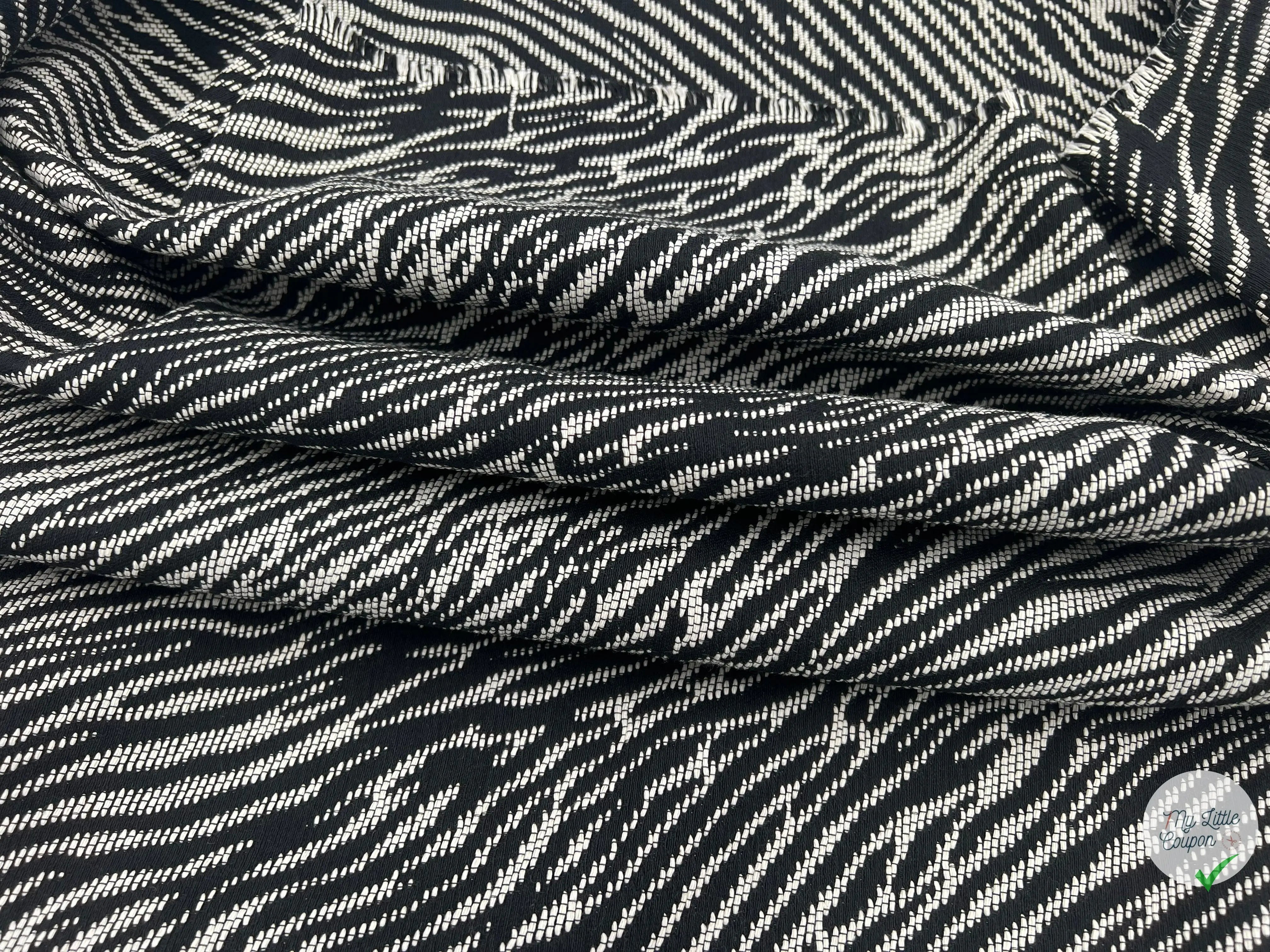 TISSU JACQUARD MOTIF ZÈBRE NOIR ET BLANC - coupon de 3 mètres - My Little Coupon - tissu - coudre