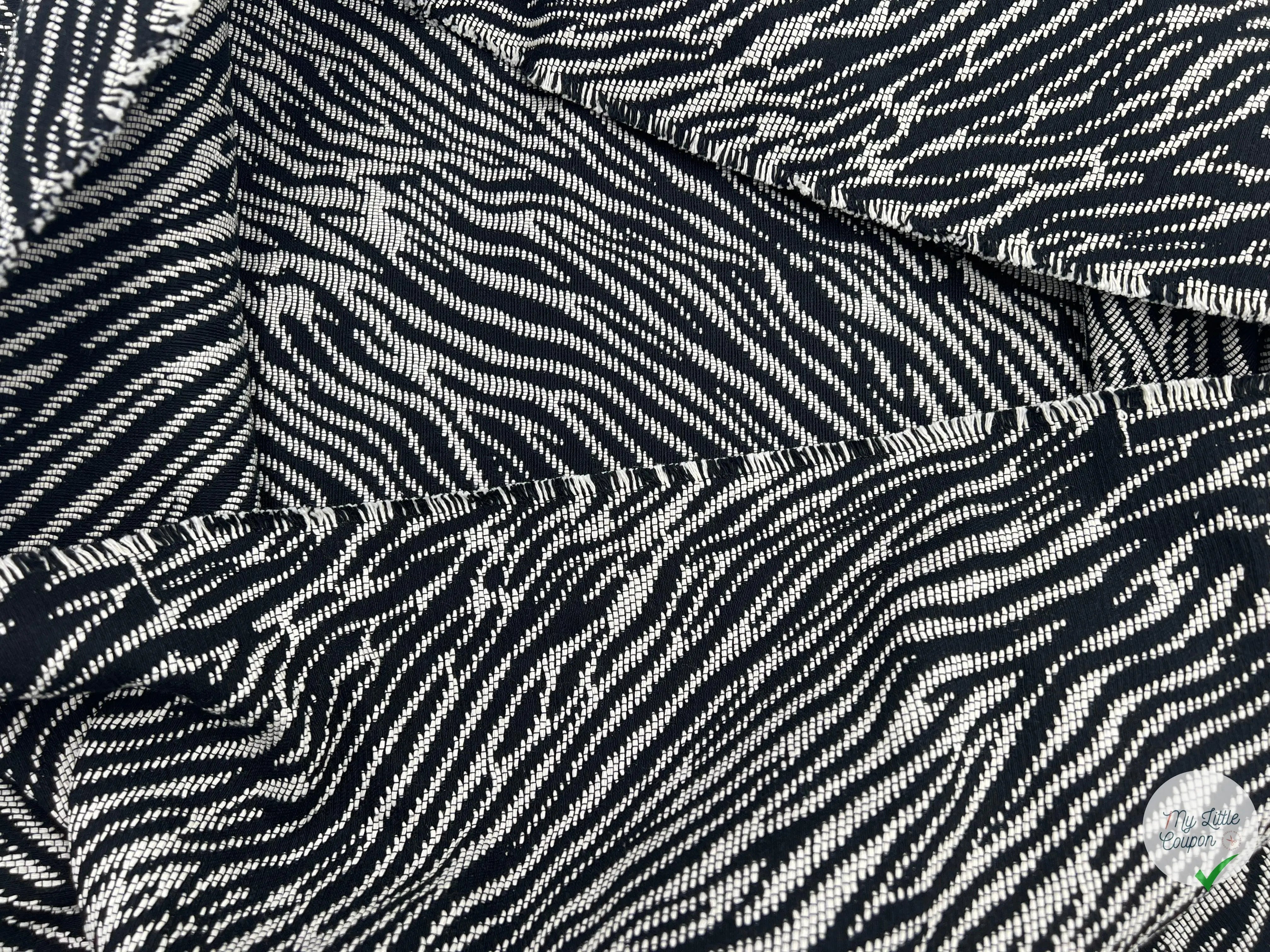 TISSU JACQUARD MOTIF ZÈBRE NOIR ET BLANC - coupon de 3 mètres - My Little Coupon - tissu - coudre
