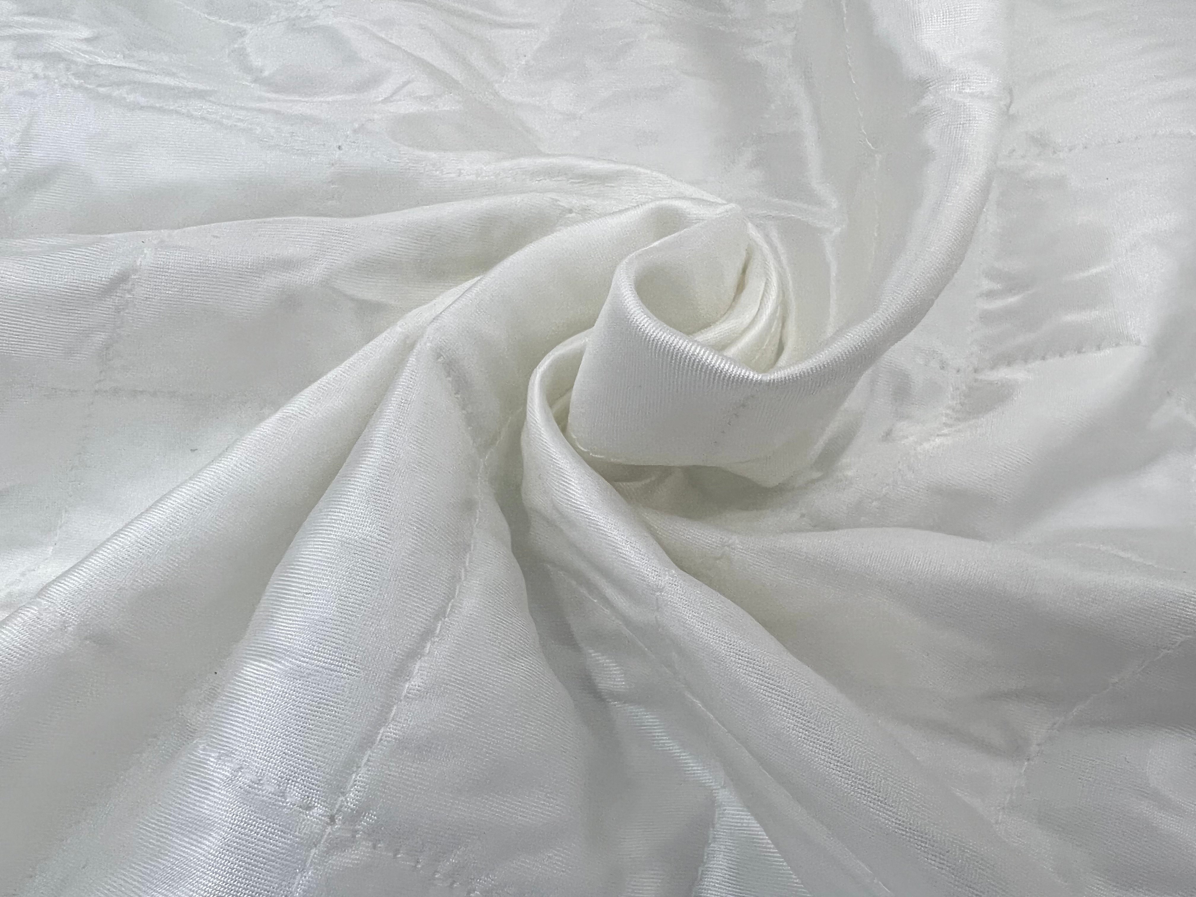 TISSU MATELASSÉ BLANC CASSÉ GROS LOSANGES MLC INTERN