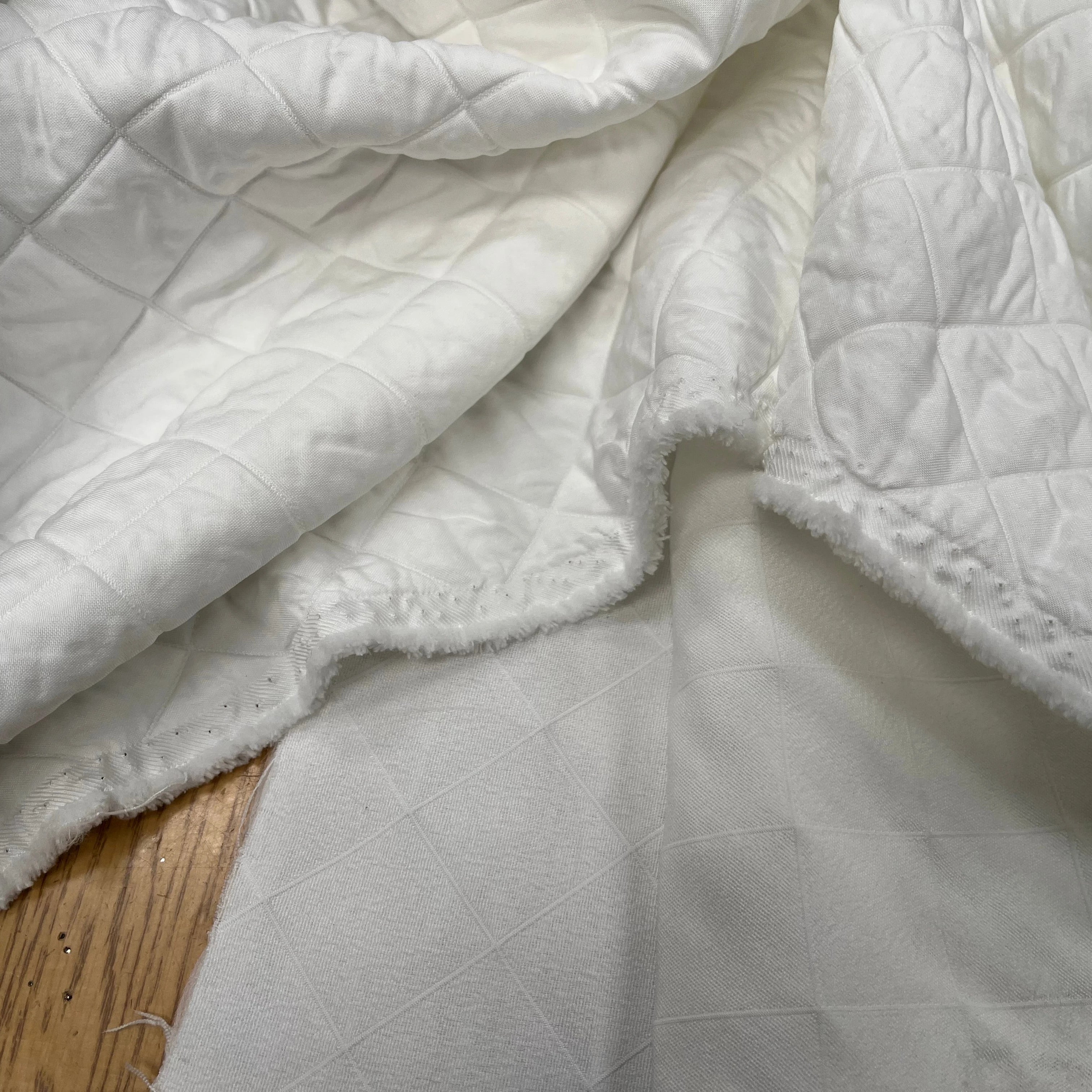 TISSU MATELASSÉ BLANC MOTIF LOSANGE ENVERS DOUX - My Little Coupon