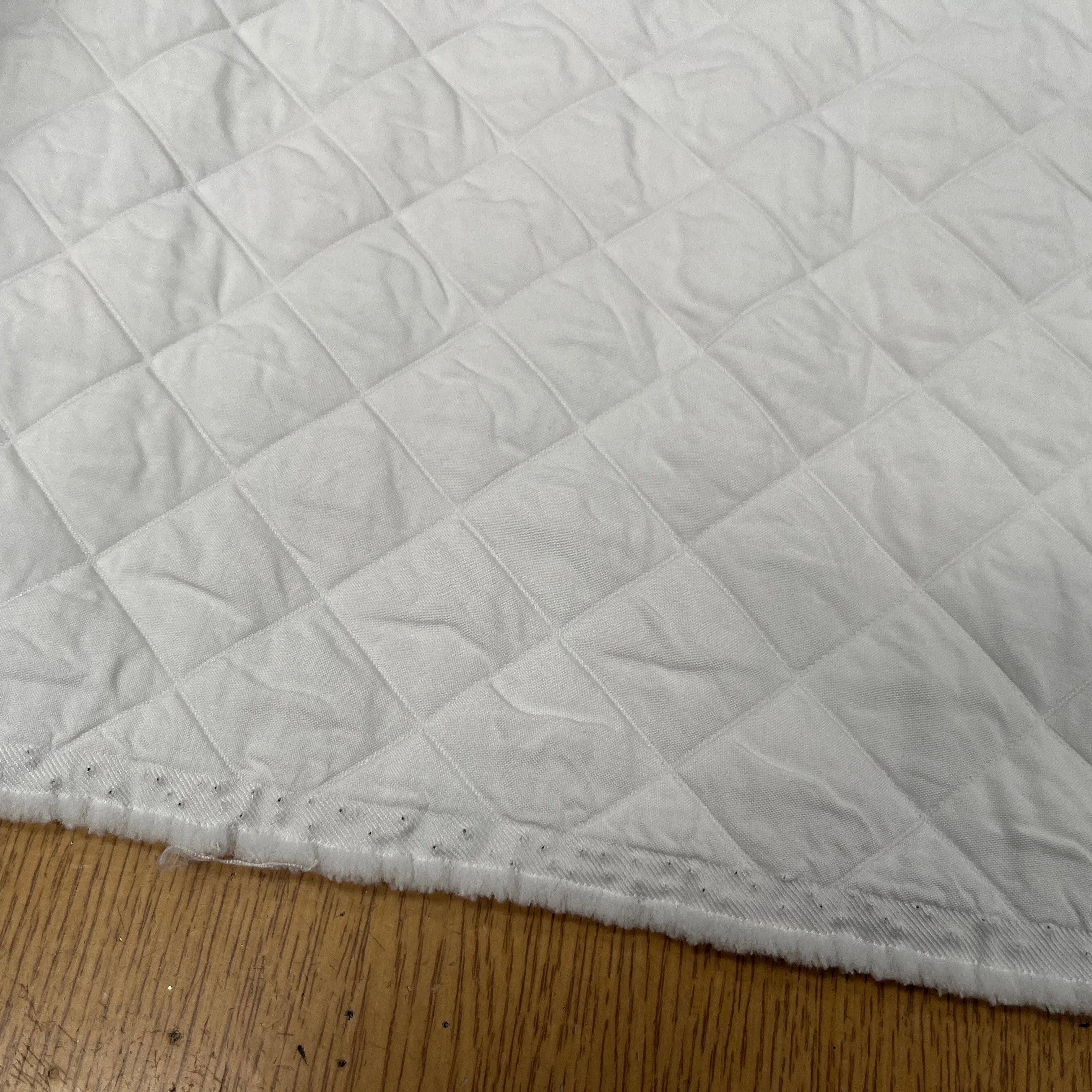 TISSU MATELASSÉ BLANC MOTIF LOSANGE ENVERS DOUX - My Little Coupon